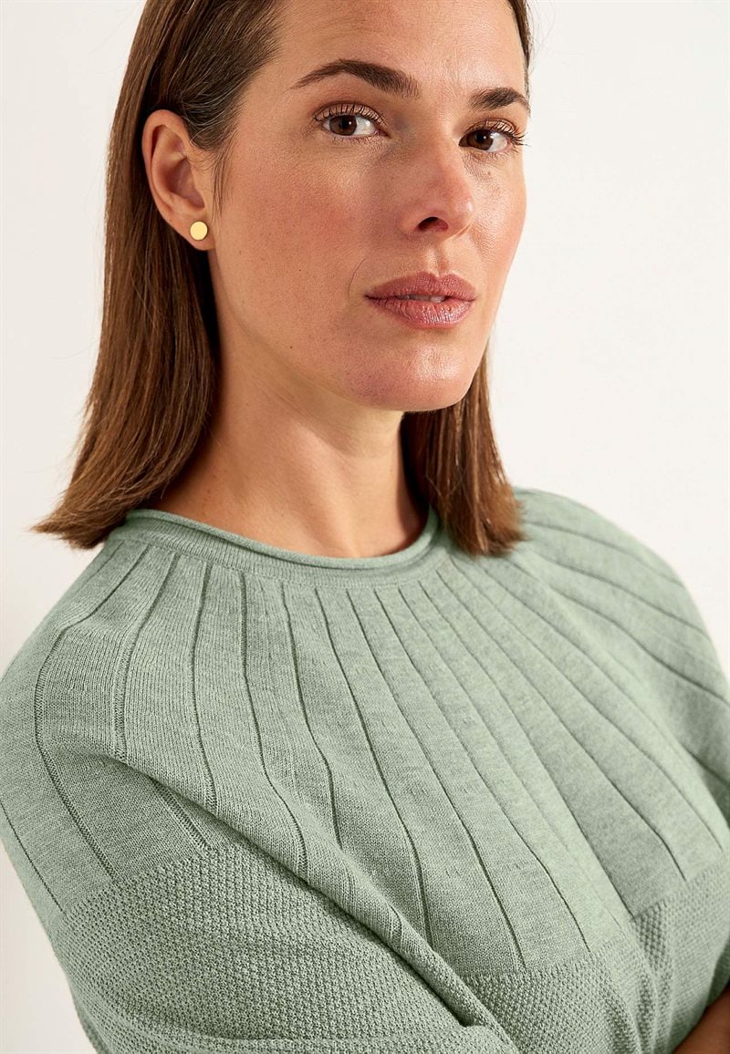 Sweter cienko dziergany