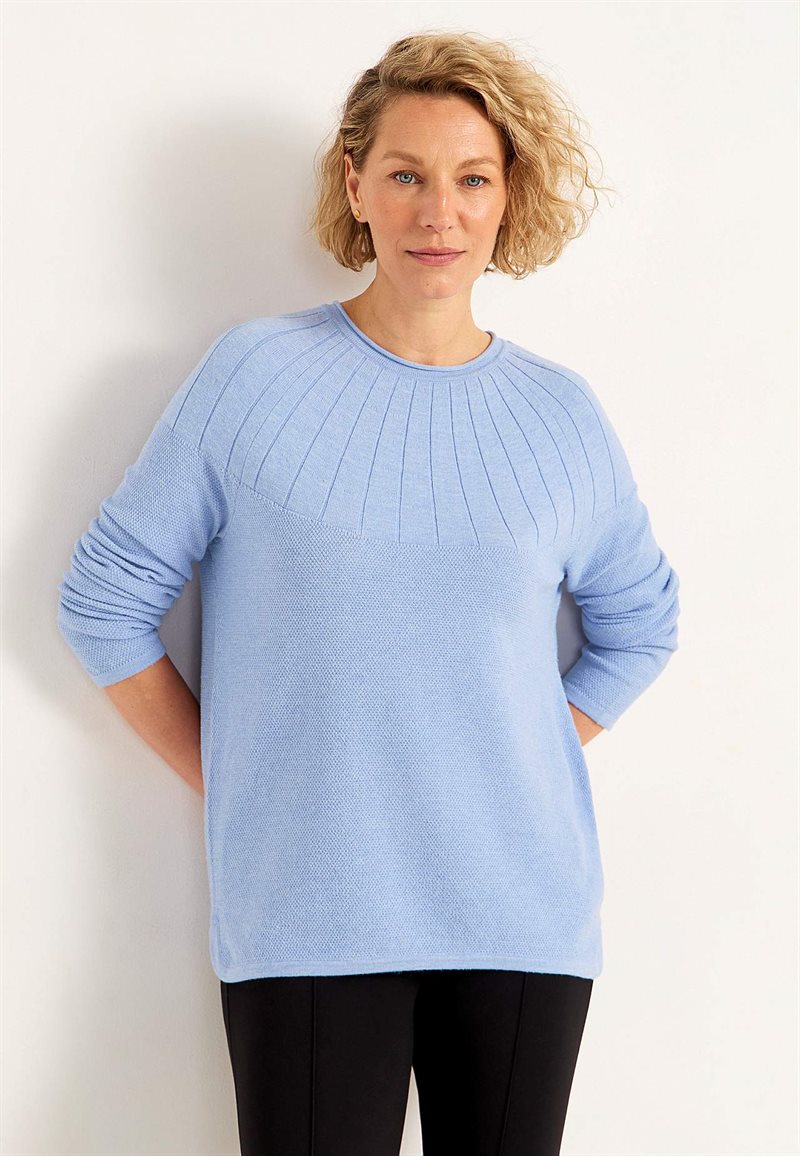 Sweter cienko dziergany