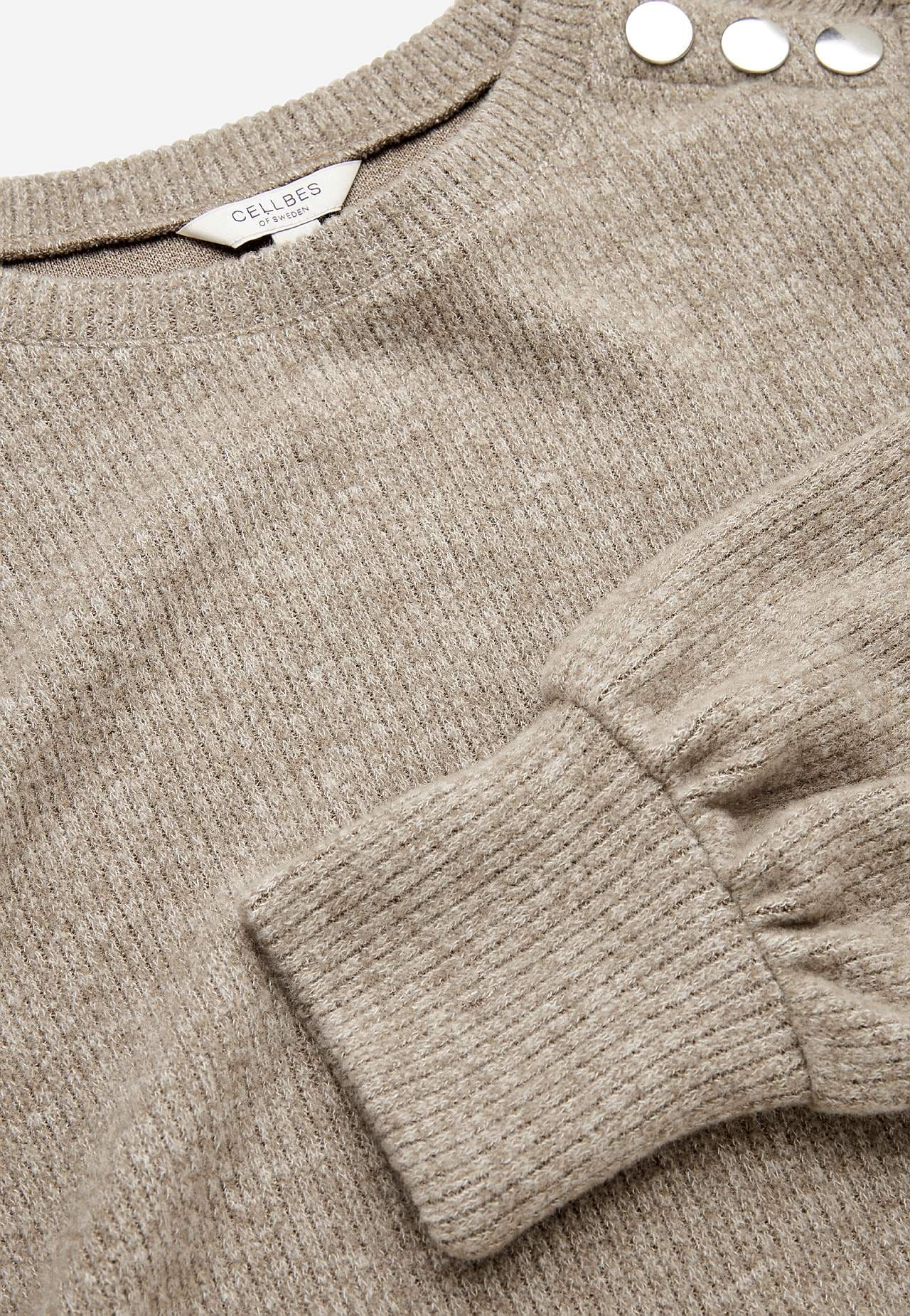 Dzianinowy i miękki sweter