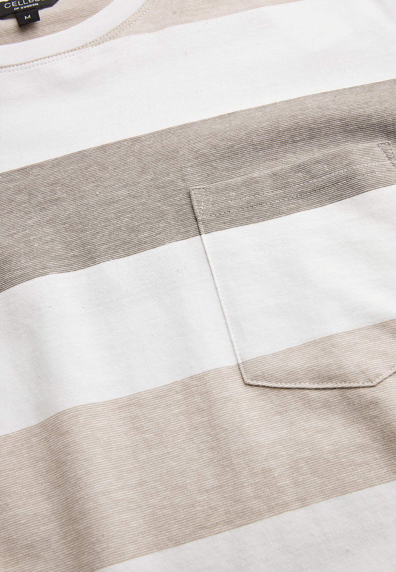 T-shirt ze szerokimi naszywkami Johannes