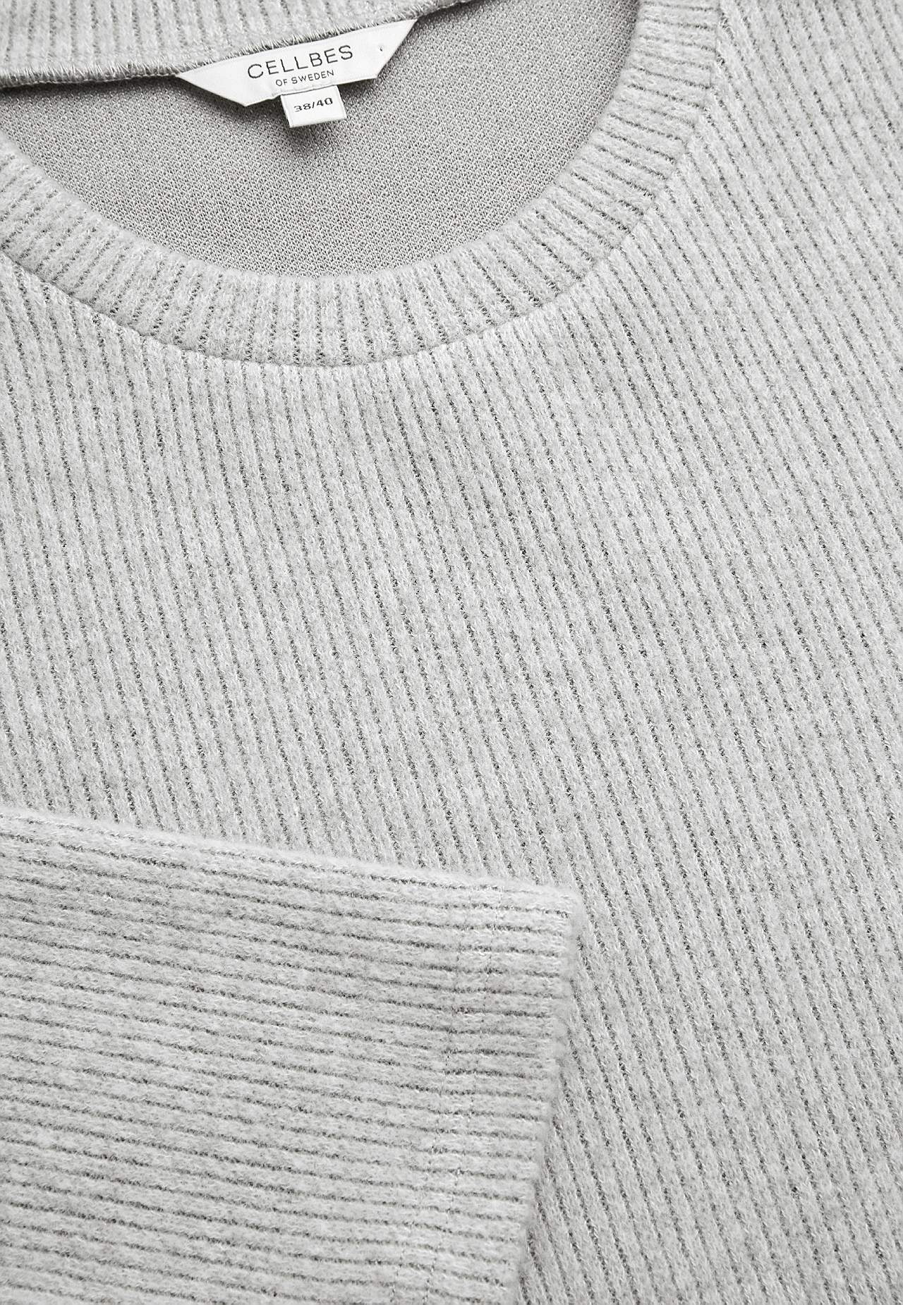 Super miękki sweter z rozcięciami