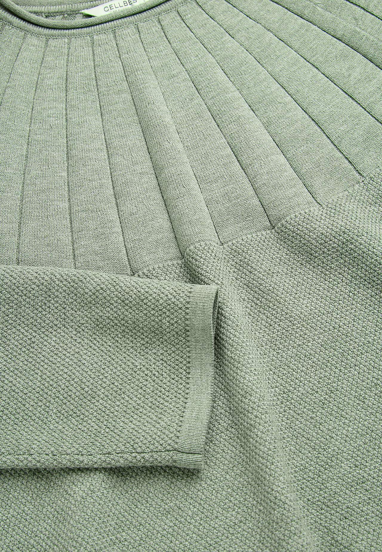 Sweter cienko dziergany