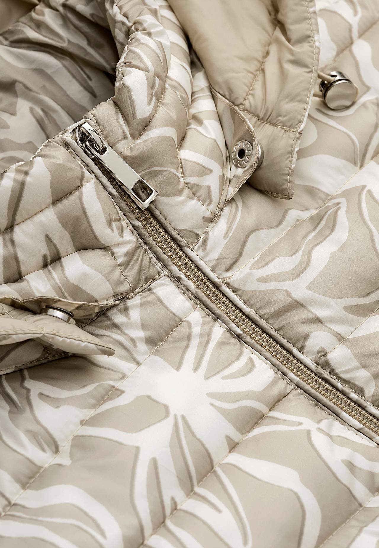 Pikowana i wzorzysta lekka kurtka