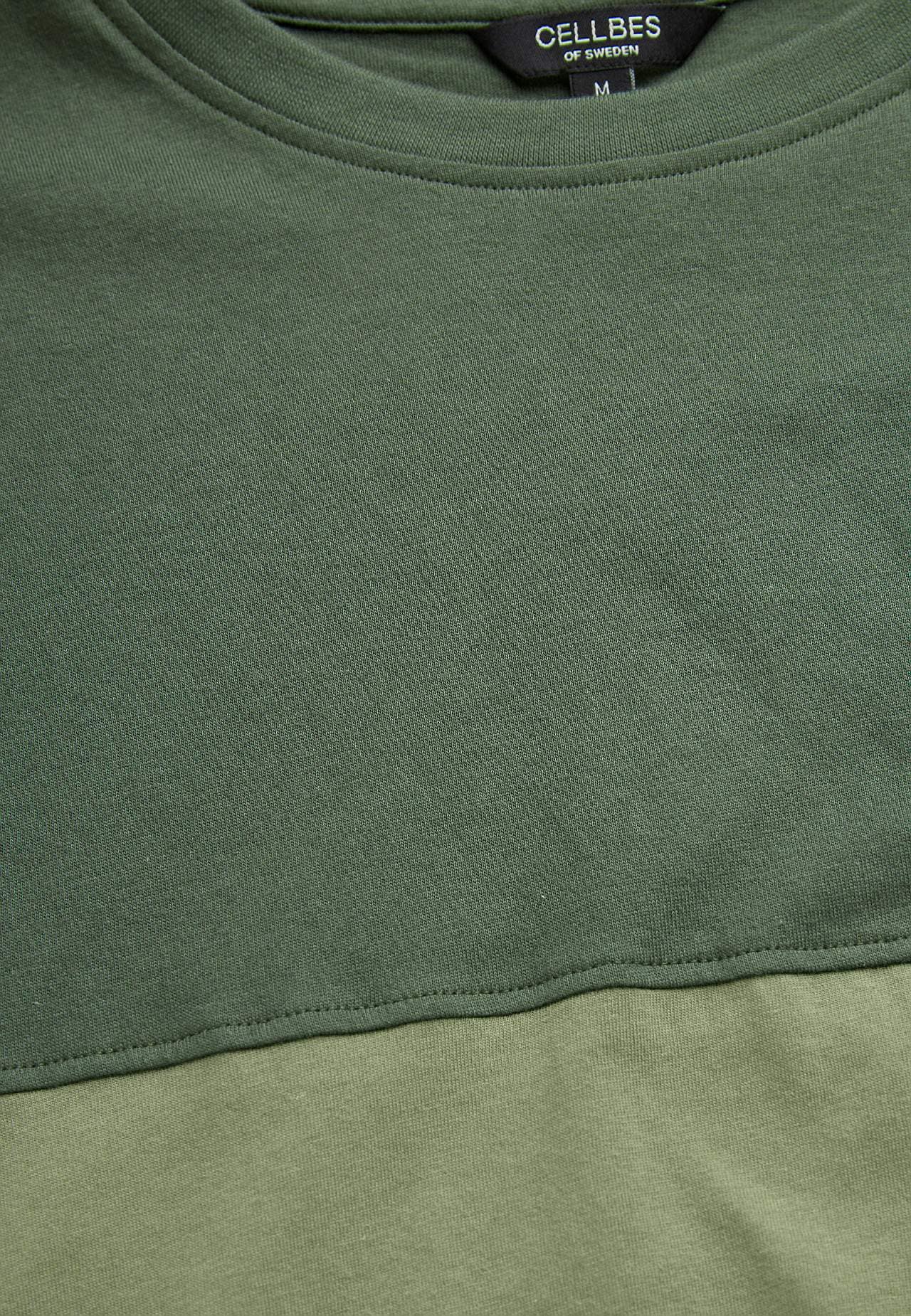 T-shirt z jedną szeroką naszywką