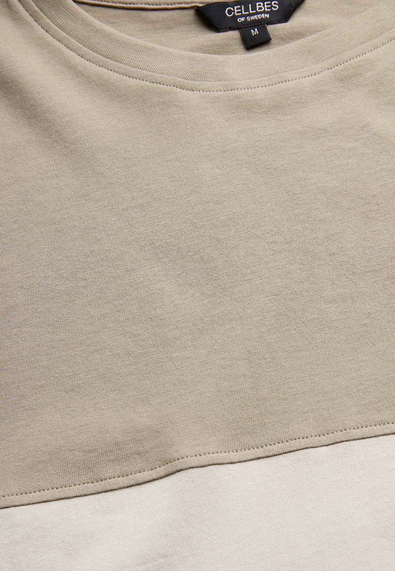 T-shirt z jedną szeroką naszywką