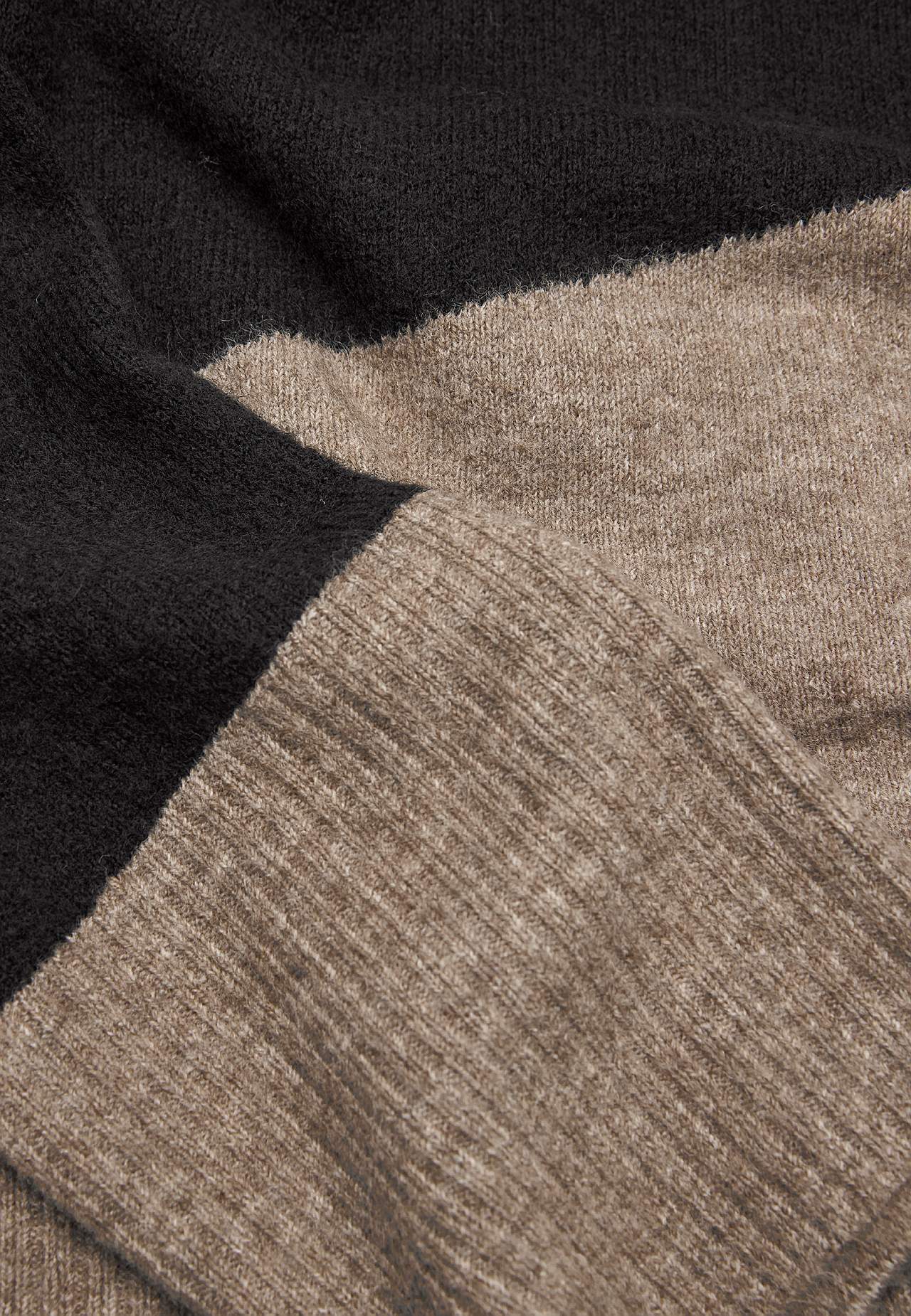 Dzianinowy sweter z okrągłym dekoltem
