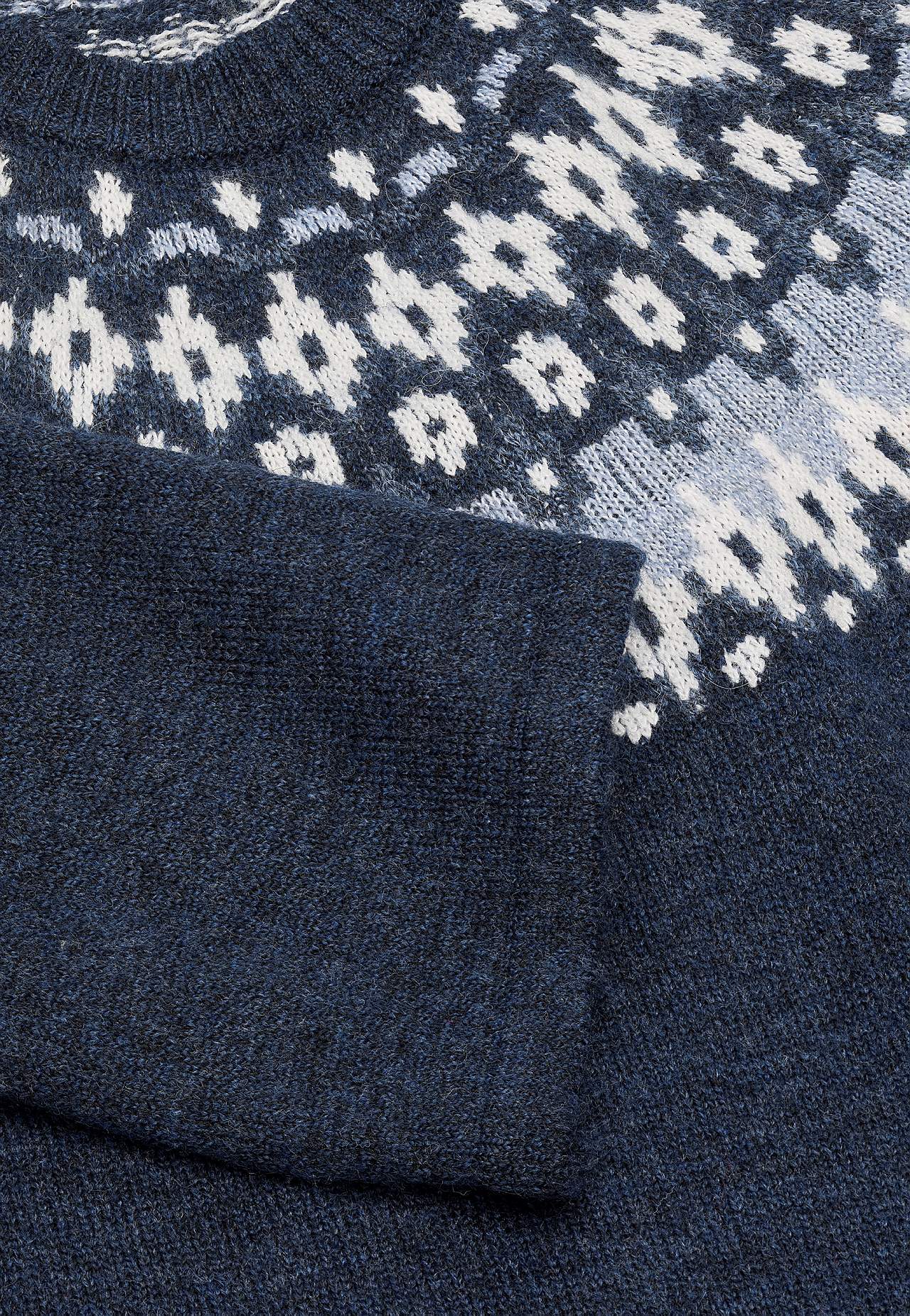 Dzianinowa sukienka we wzorze żakardowym