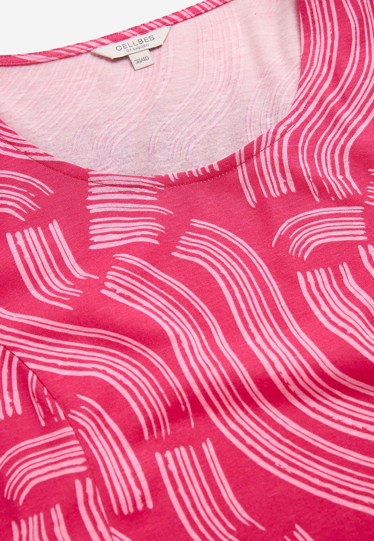 Wzorzysta dżersejowa sukienka z kieszeniami