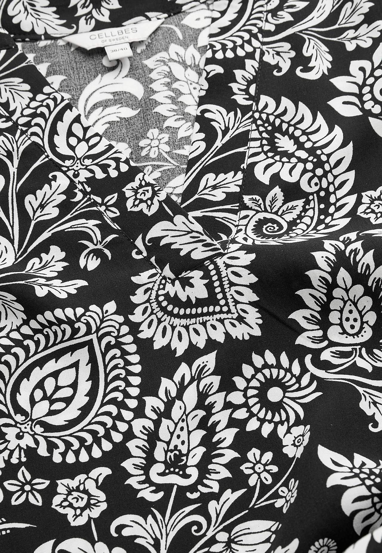 Sukienka z falbankami