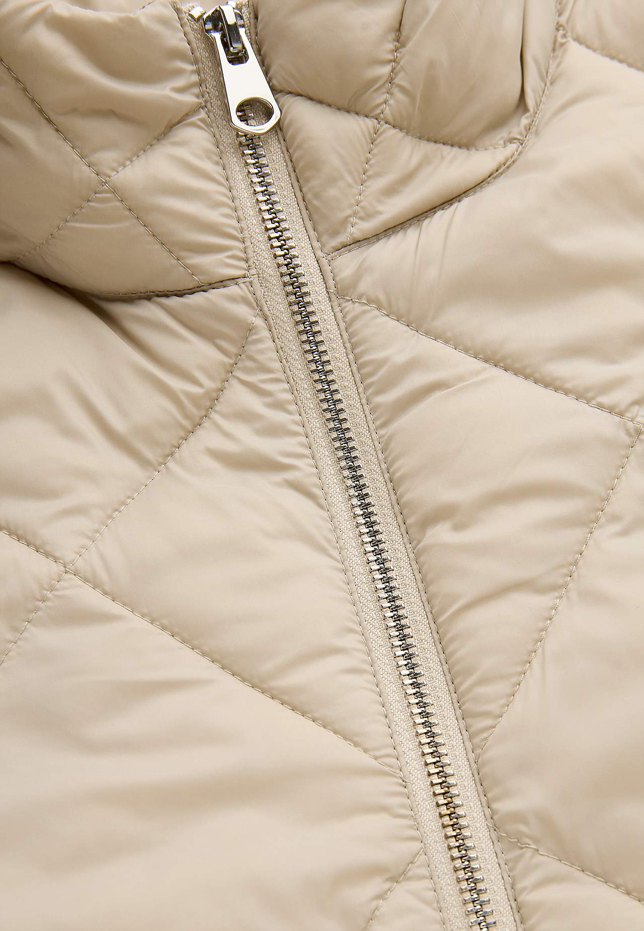 Pikowana lekka kurtka