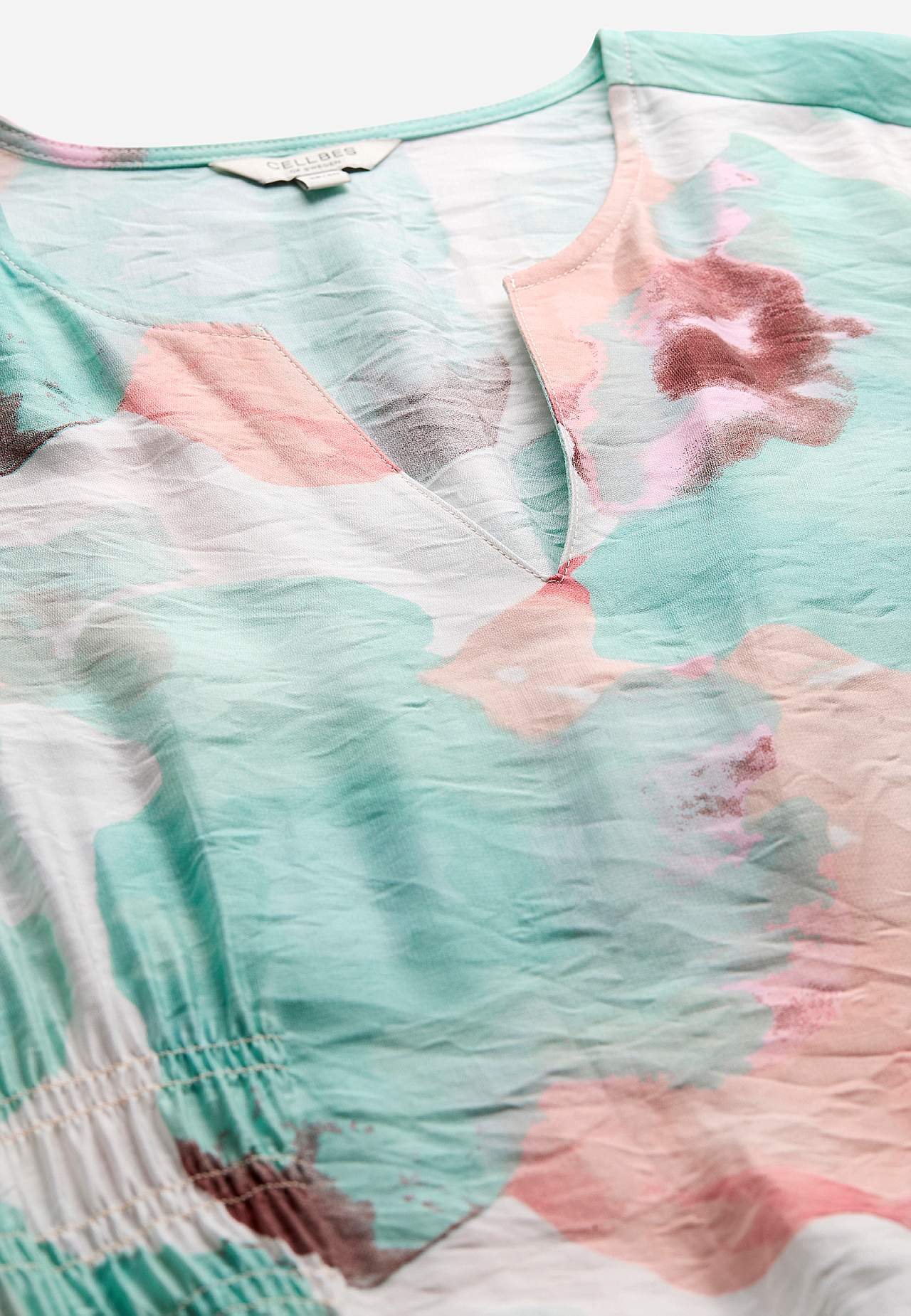 Sukienka z podszytym bufiastym rękawem