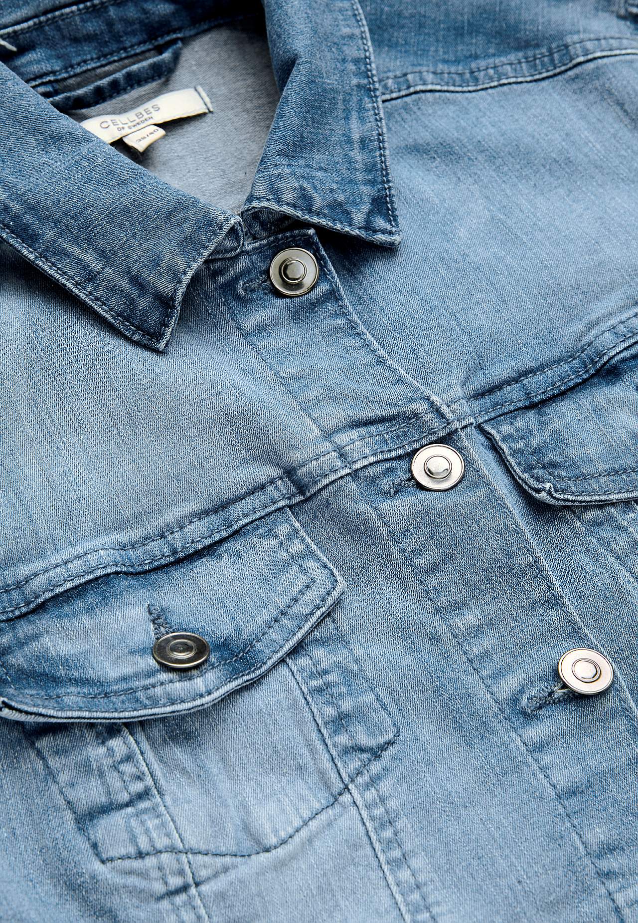 Elastyczna kurtka jeansowa