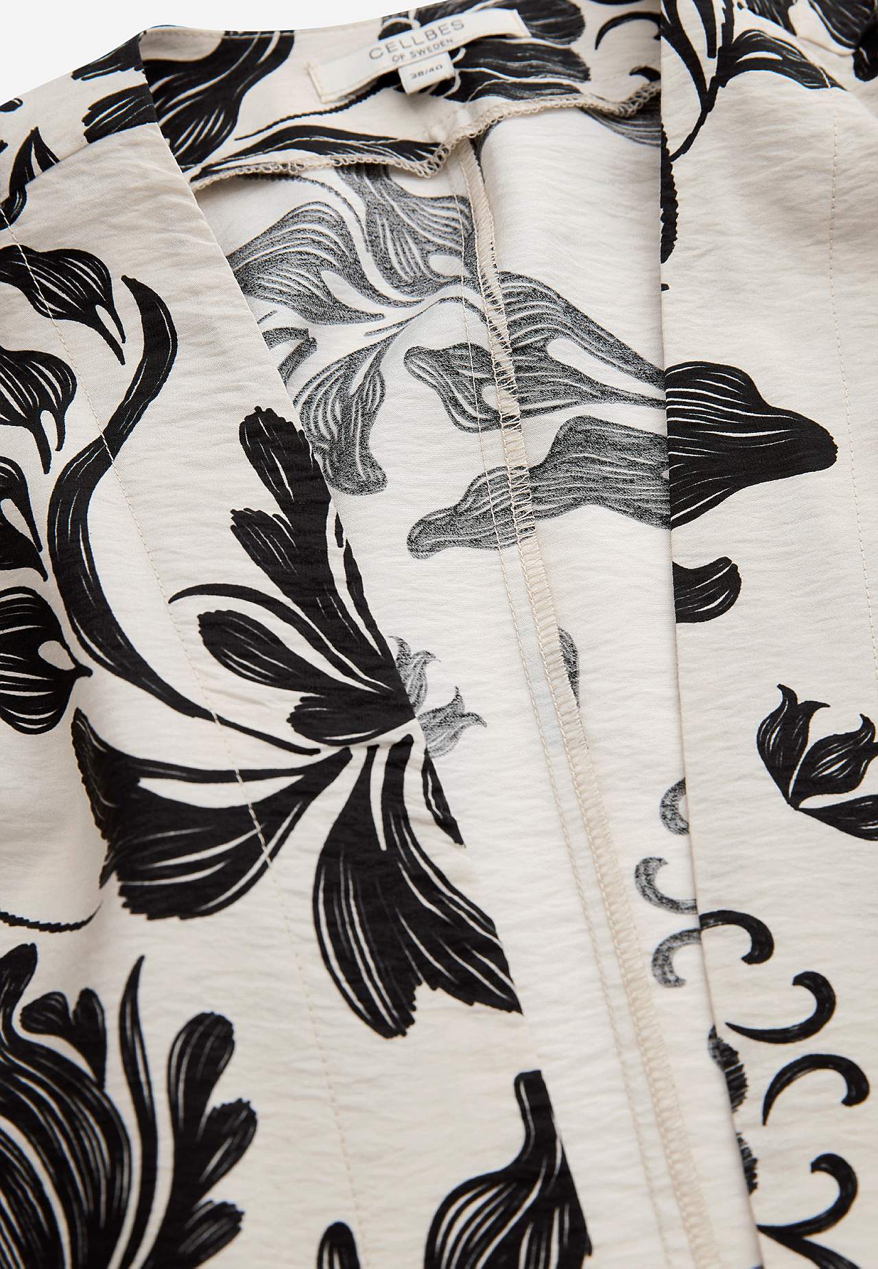 Otwarty kaftan z kieszeniami