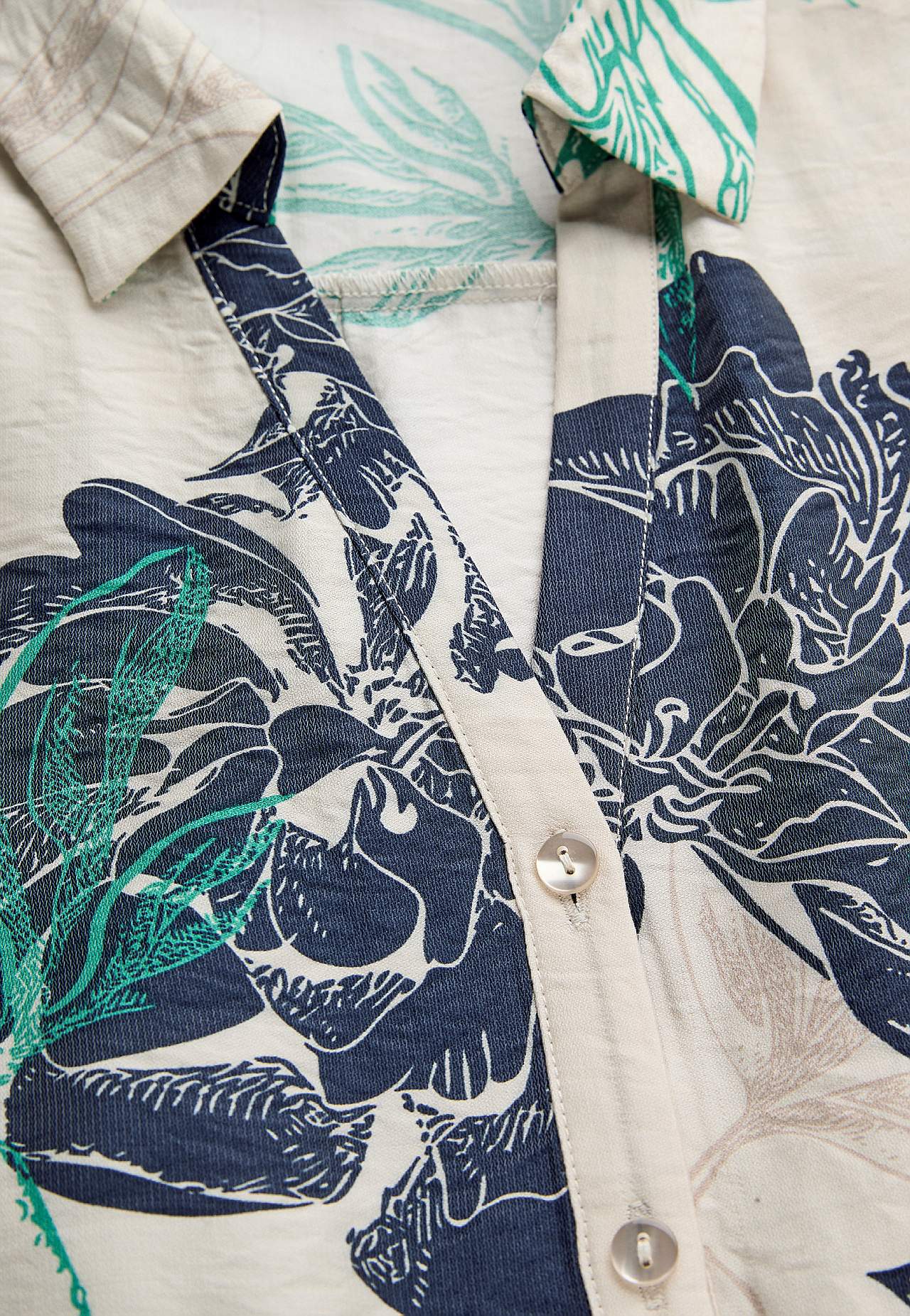 Kwiecista sukienka koszulowa z miękkiej mieszanki wiskozy