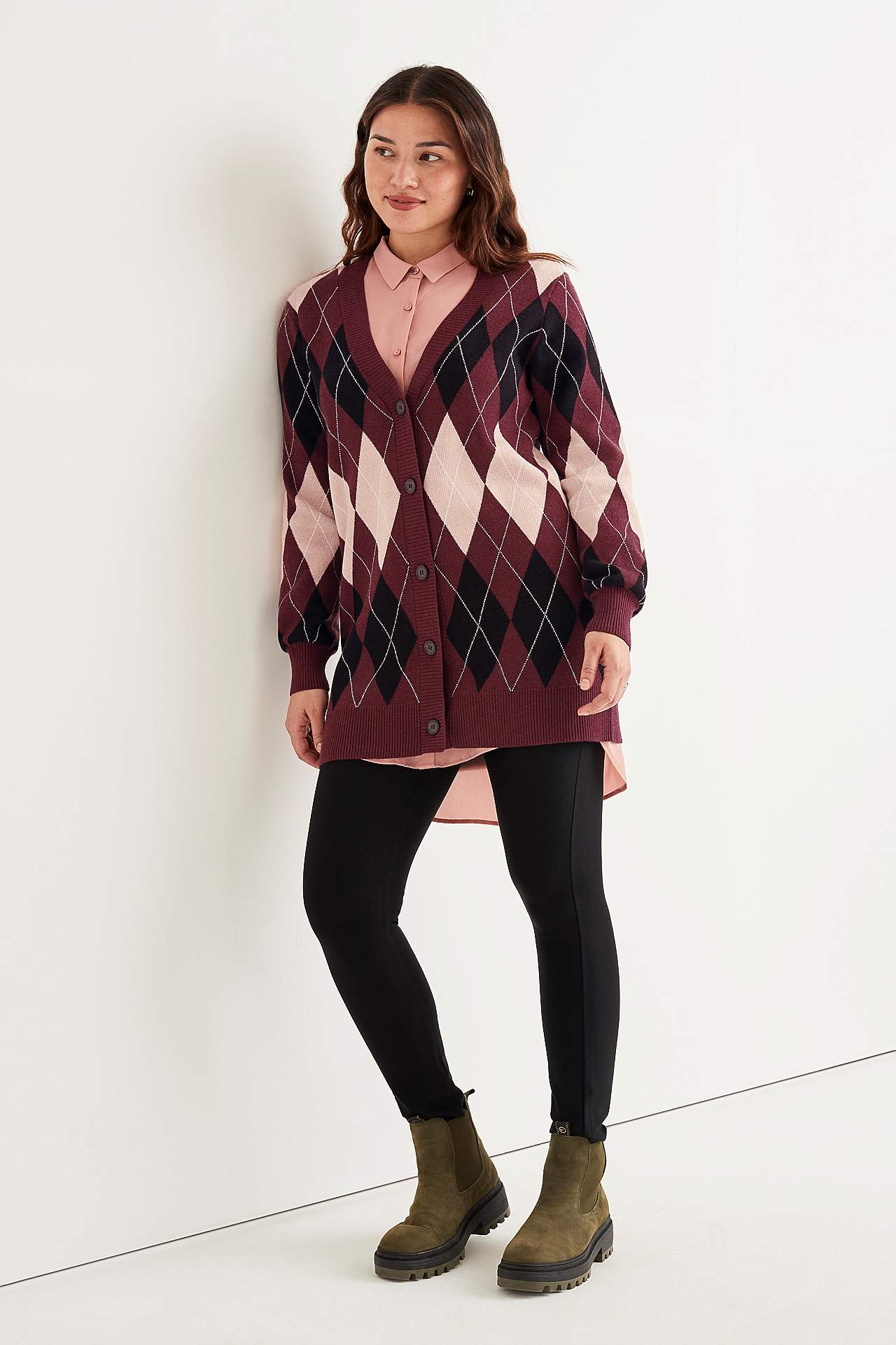 Rozpinany sweter z dzierganym ściegiem