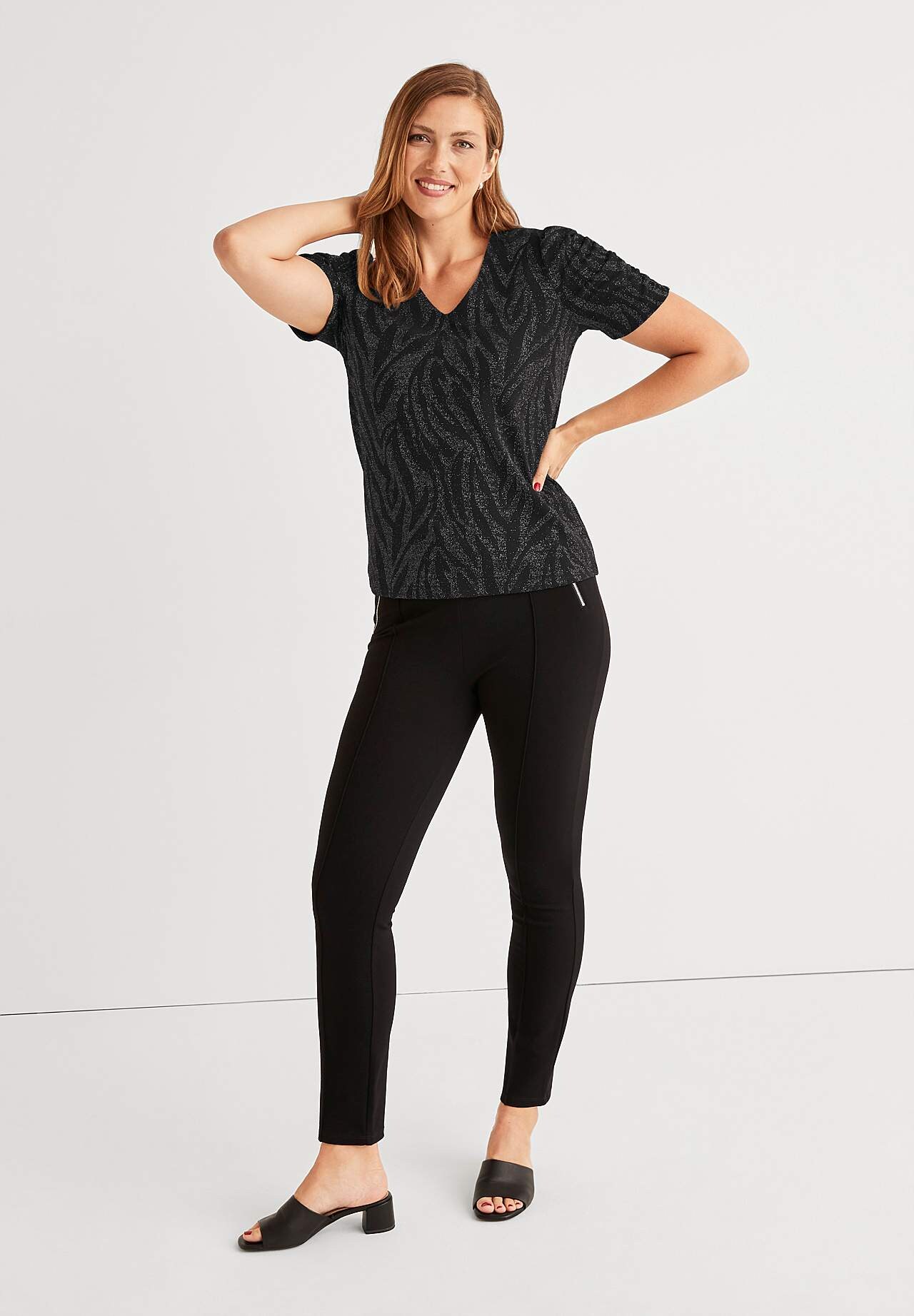 Błyszczący top imprezowy z marszczonymi rękawami