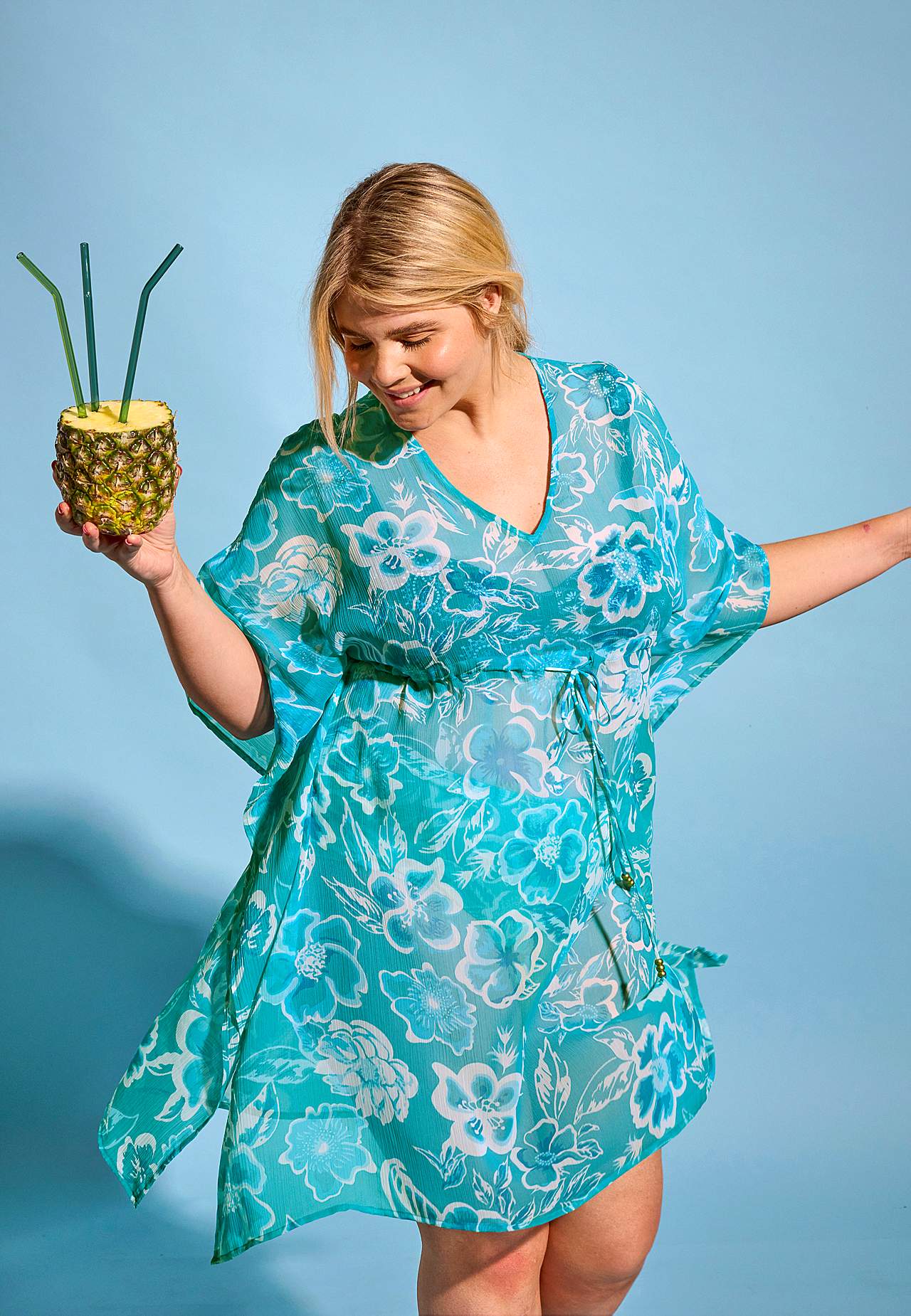 Kaftan na plażę w kwiaty