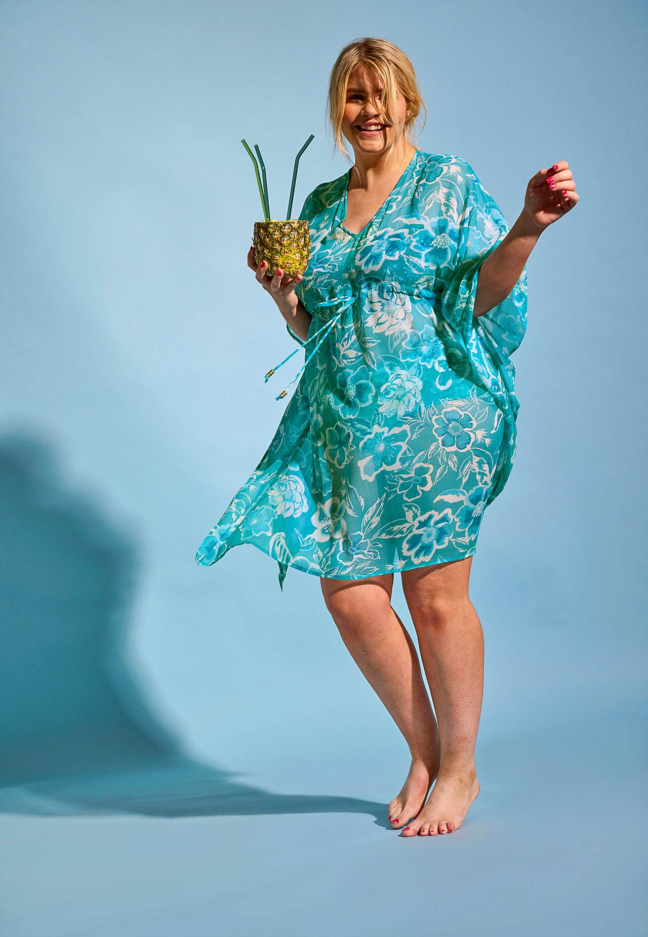 Kaftan na plażę w kwiaty