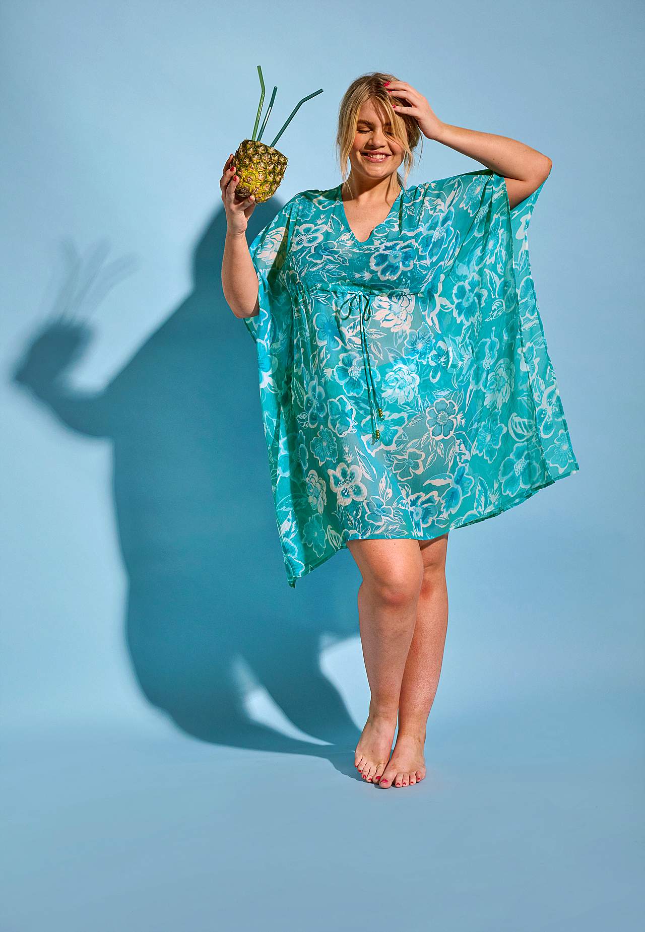Kaftan na plażę w kwiaty