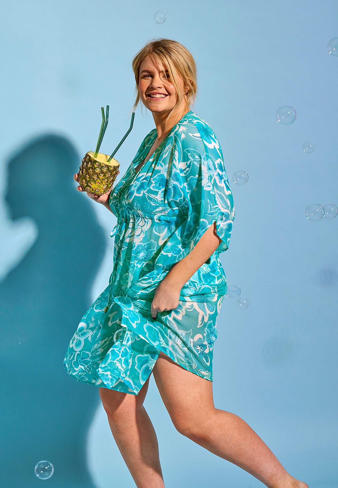 Kaftan na plażę w kwiaty