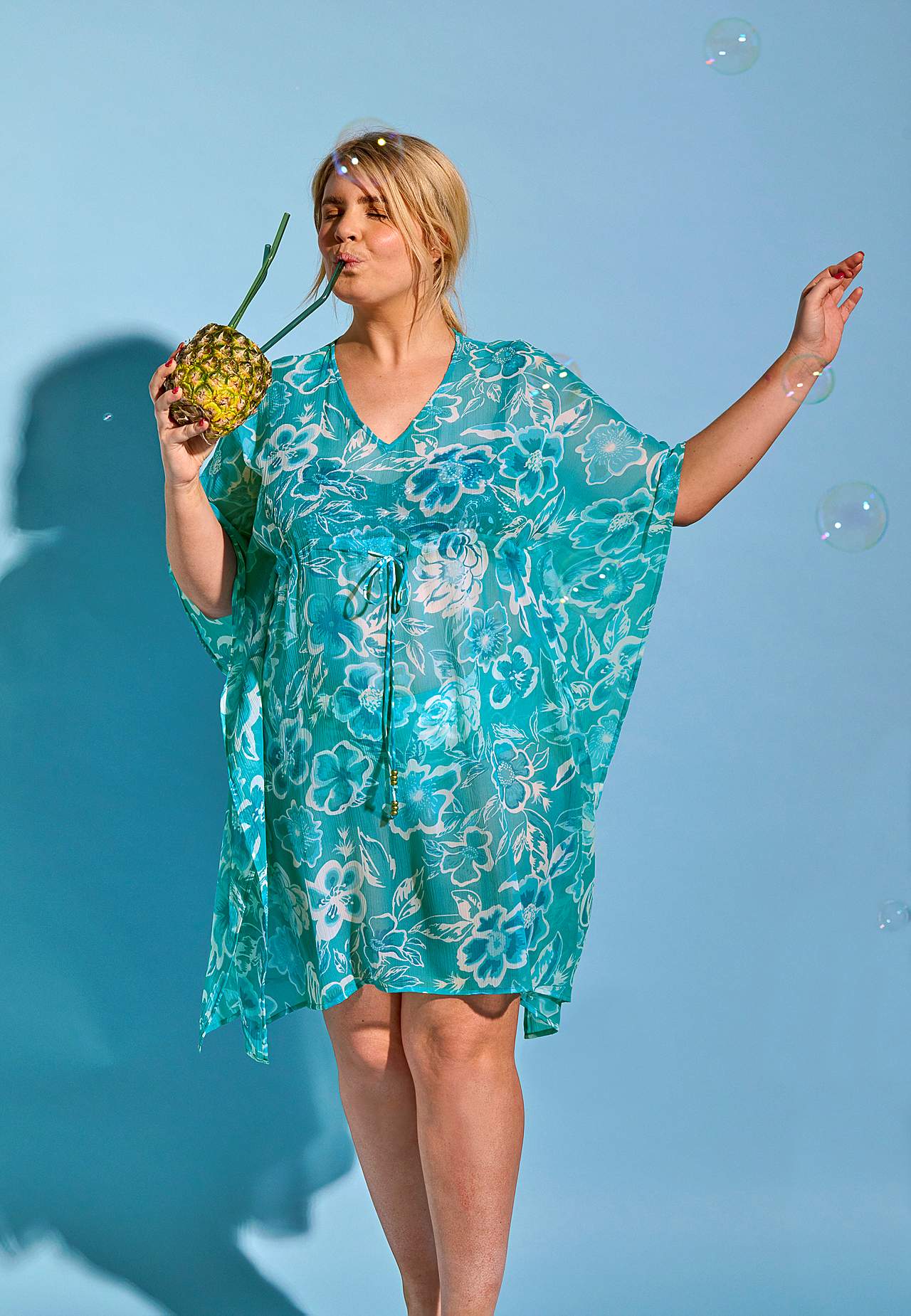 Kaftan na plażę w kwiaty