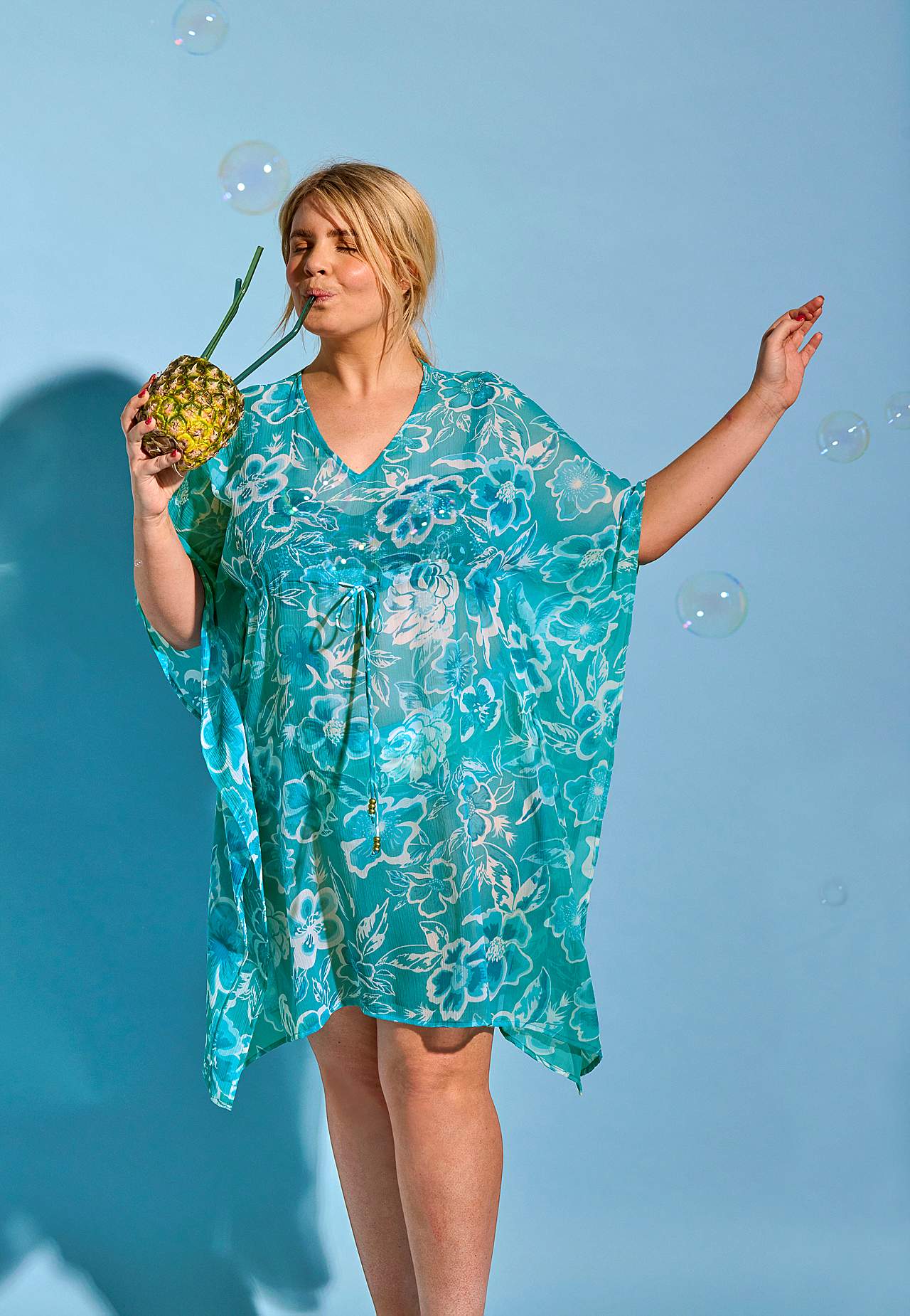 Kaftan na plażę w kwiaty