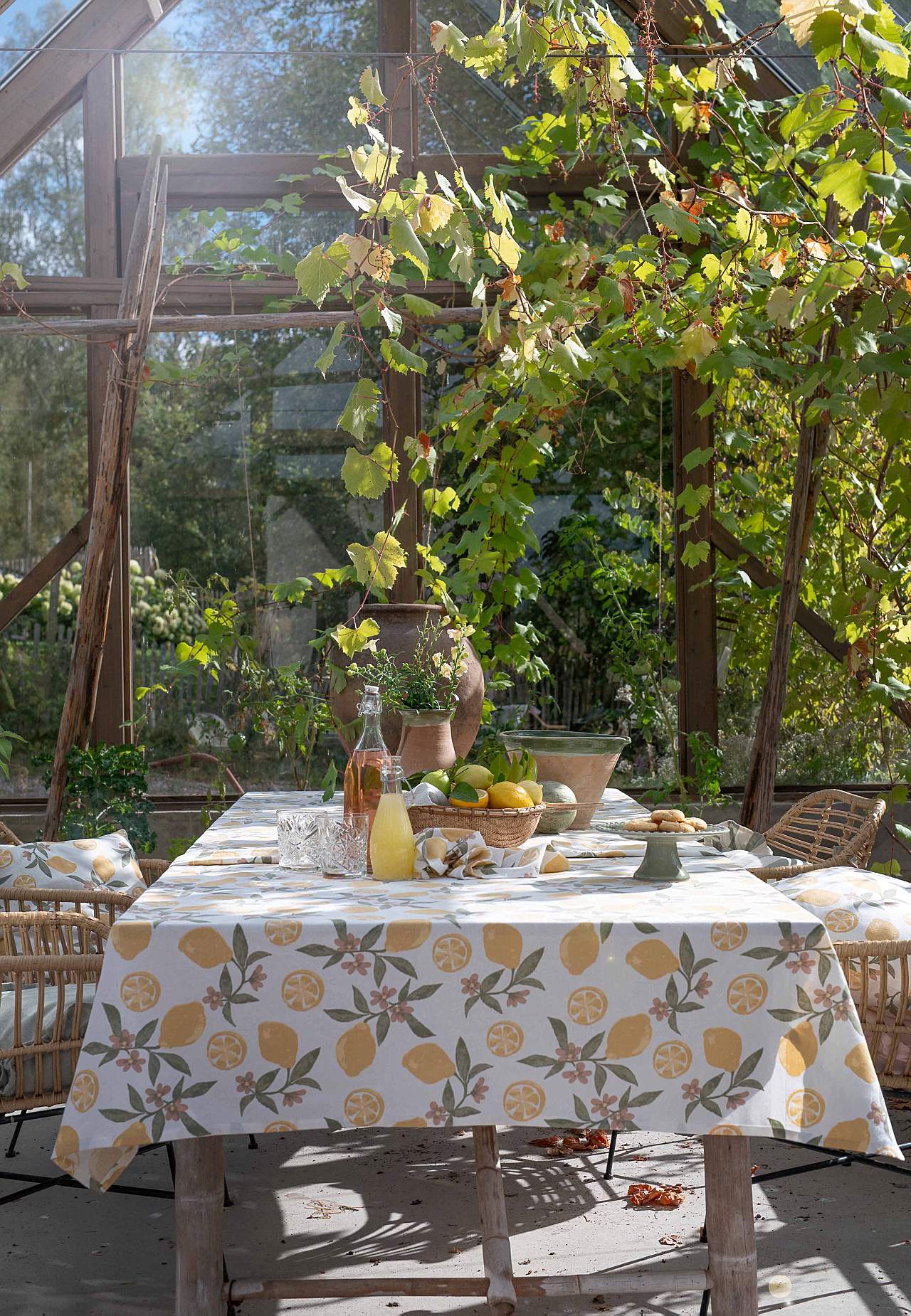 Obrus z cytrynowym wzorem 140x300 cm