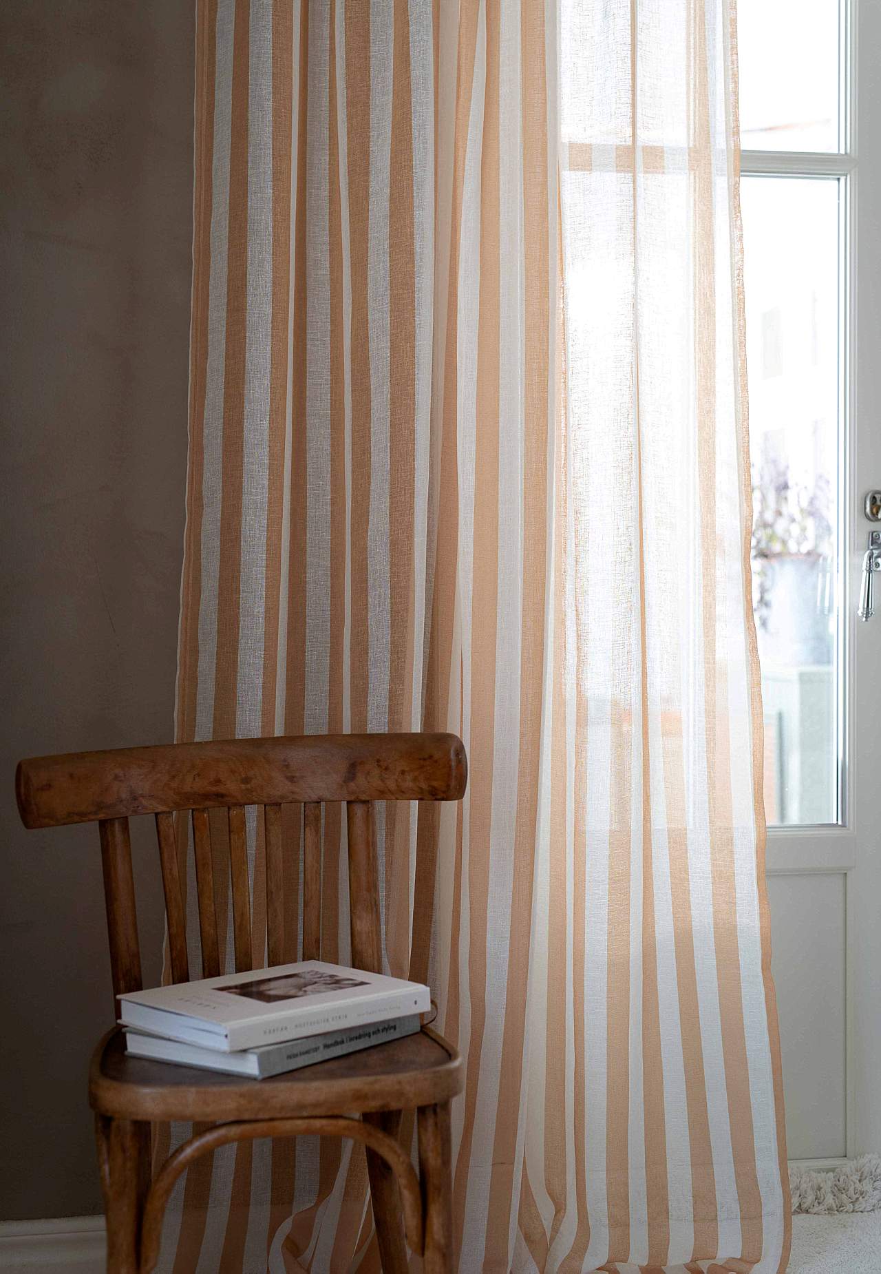 Transparentna zasłona regulowana z taśmą z naszywkami 2 sztuki