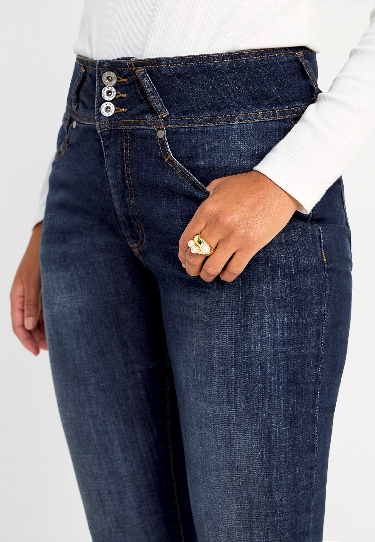 Jeansy bootcut z wysokim stanem