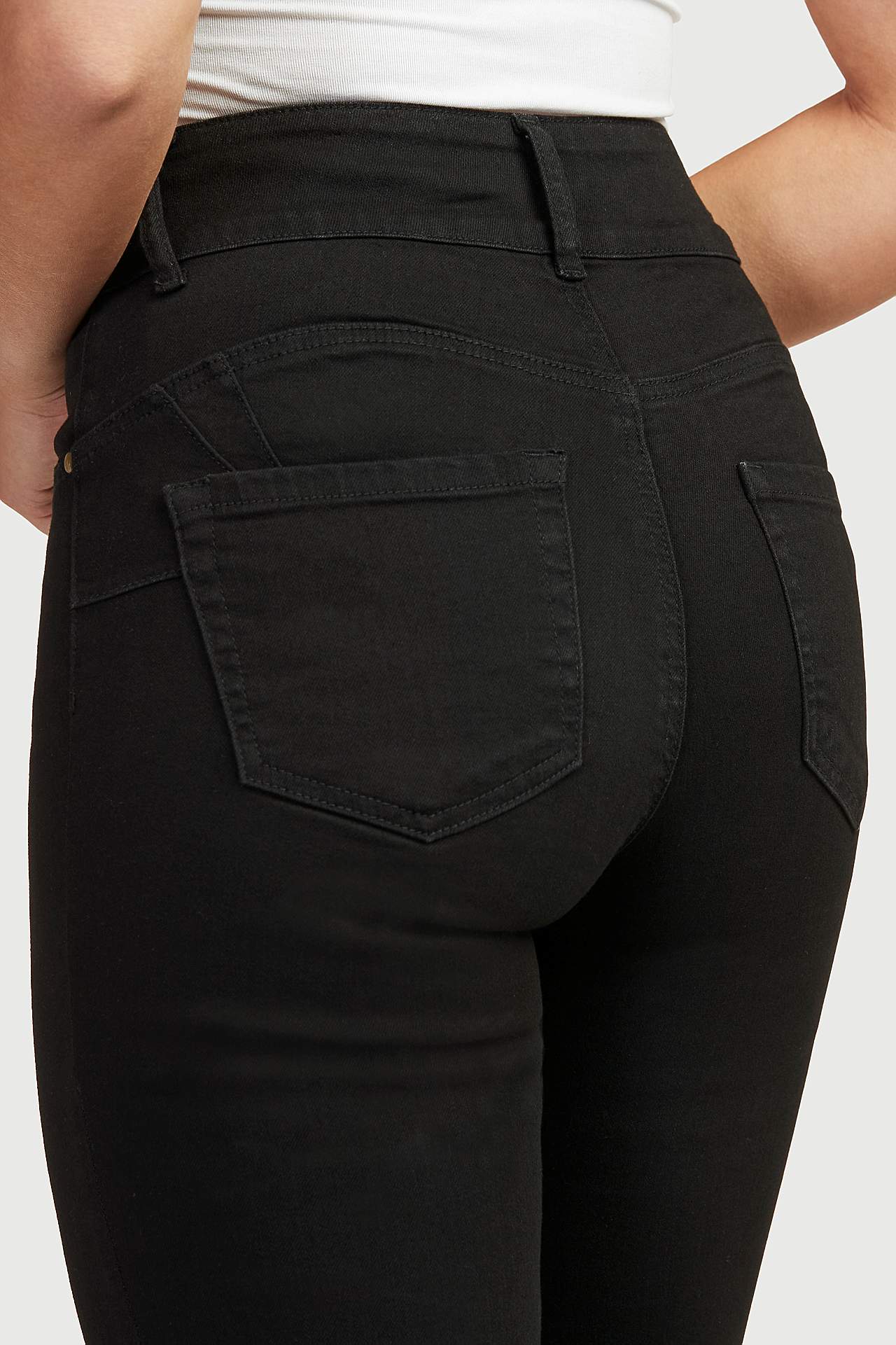 Jeansy modelujące ze stretchem Judy