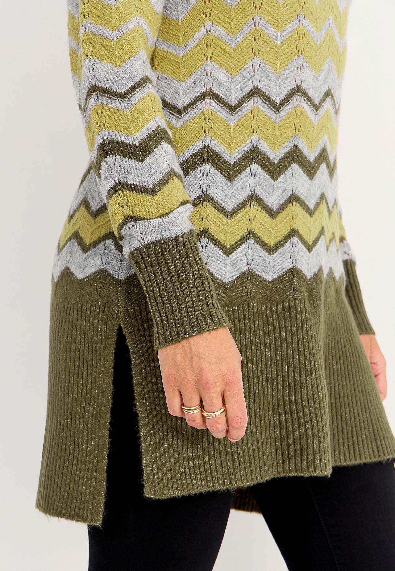 Dzianinowy sweter z wzorem zygzak