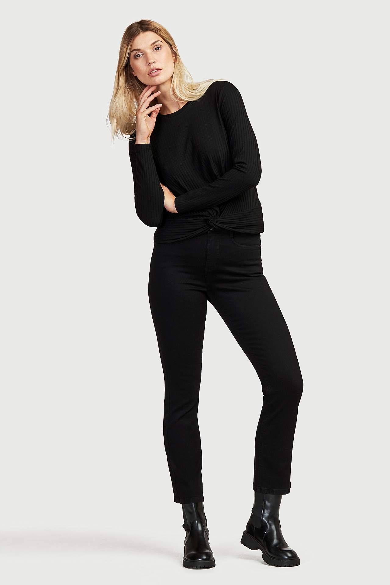 Proste dżinsy z bawełny ekologicznej