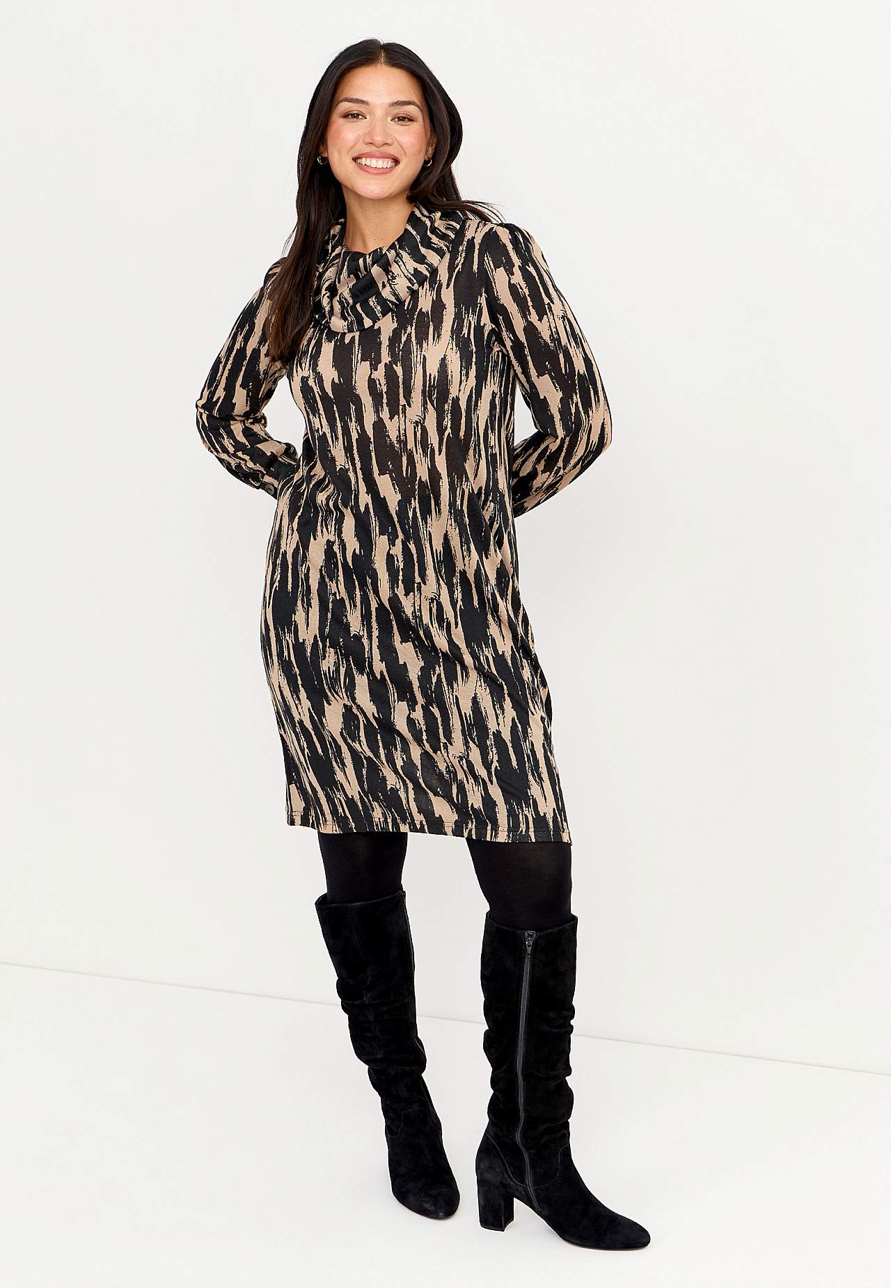 Wzorzysta dżersejowa sukienka do kolan