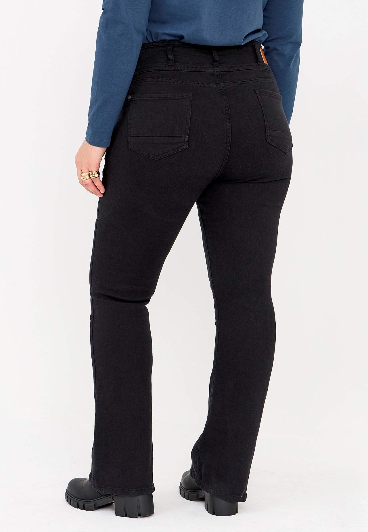 Jeansy bootcut z wysokim stanem