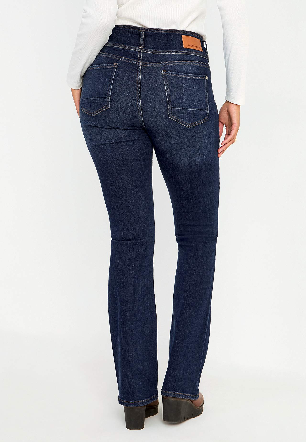 Jeansy bootcut z wysokim stanem