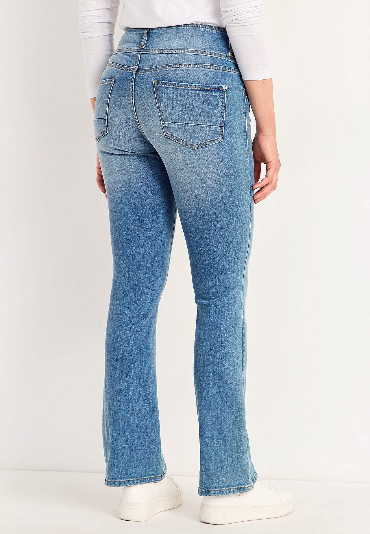 Jeansy bootcut z wysokim stanem