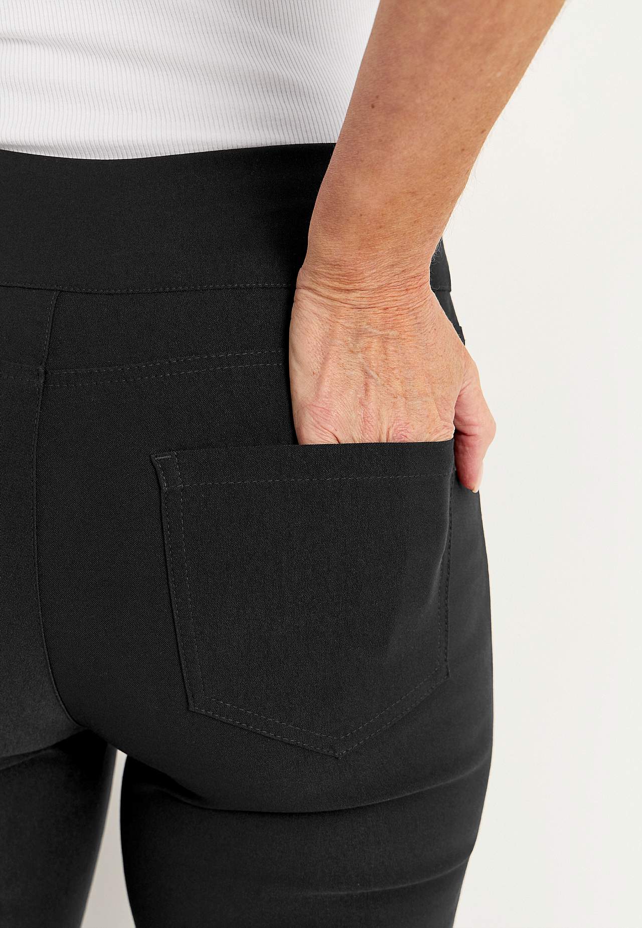 Spodnie z bengaliny z wąskimi nogawkami