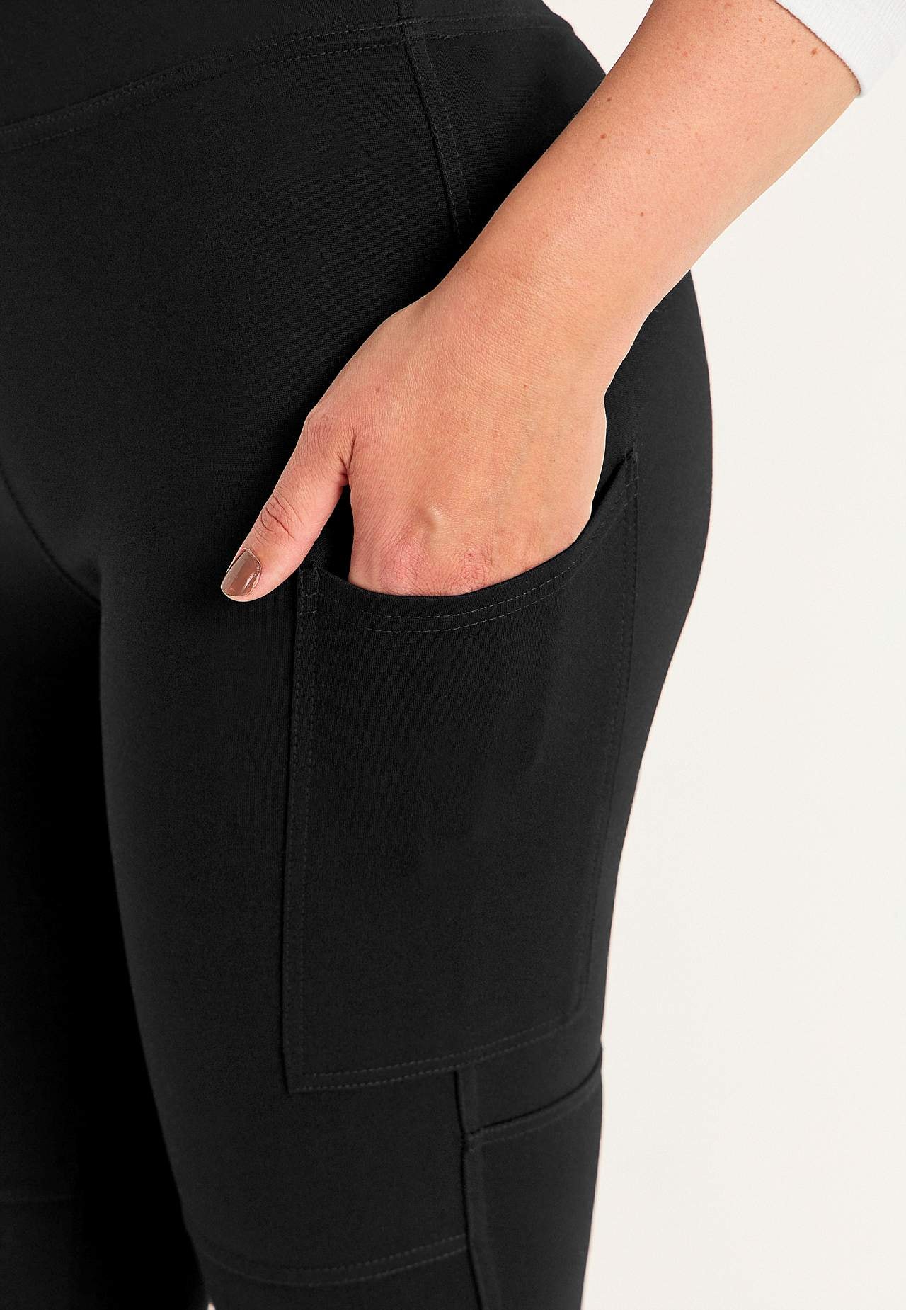 Legginsy z bocznymi kieszeniami