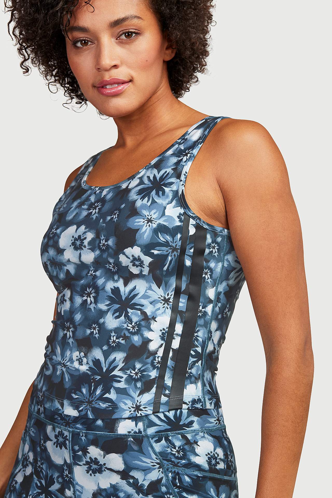 Kwiecisty sportowy top