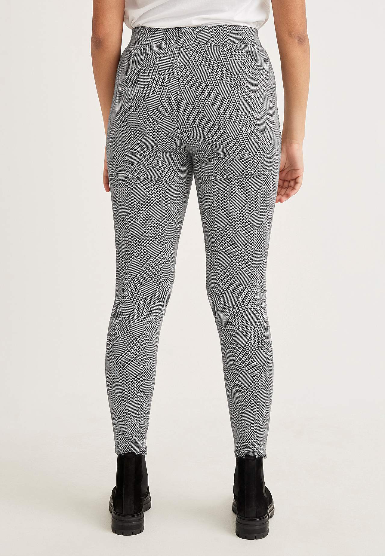 Kraciaste legginsy