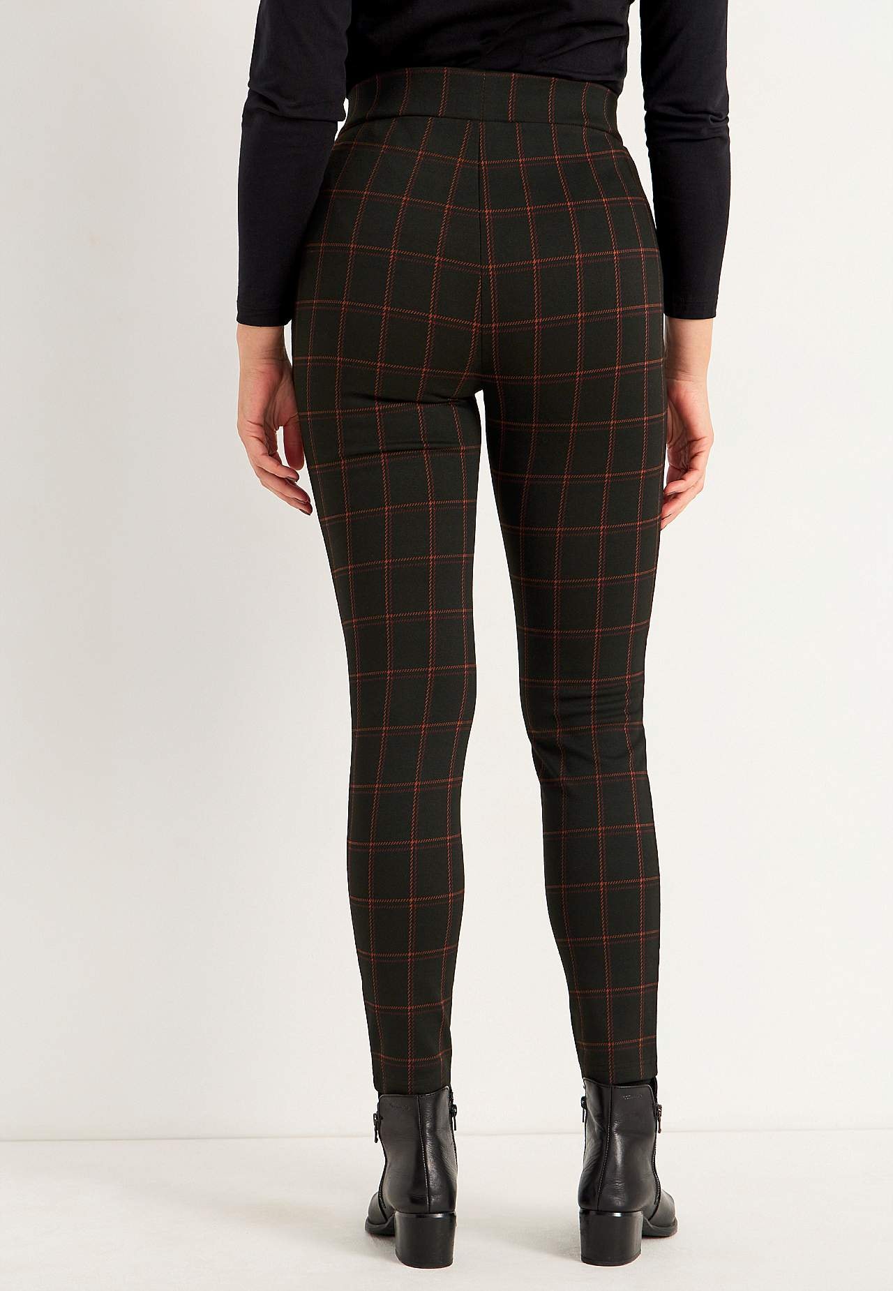 Kraciaste legginsy