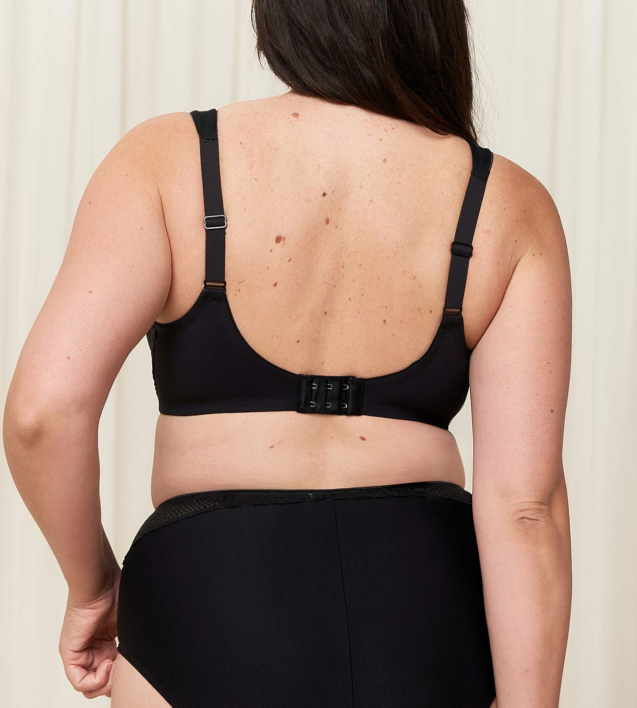 Biustonosz na fiszbinach z miłymi koronkowymi detalami Modern Lace+ Cotton