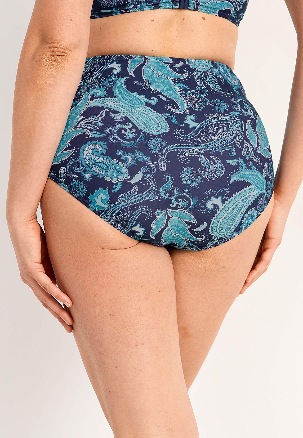 Dół bikini z wysokim stanem