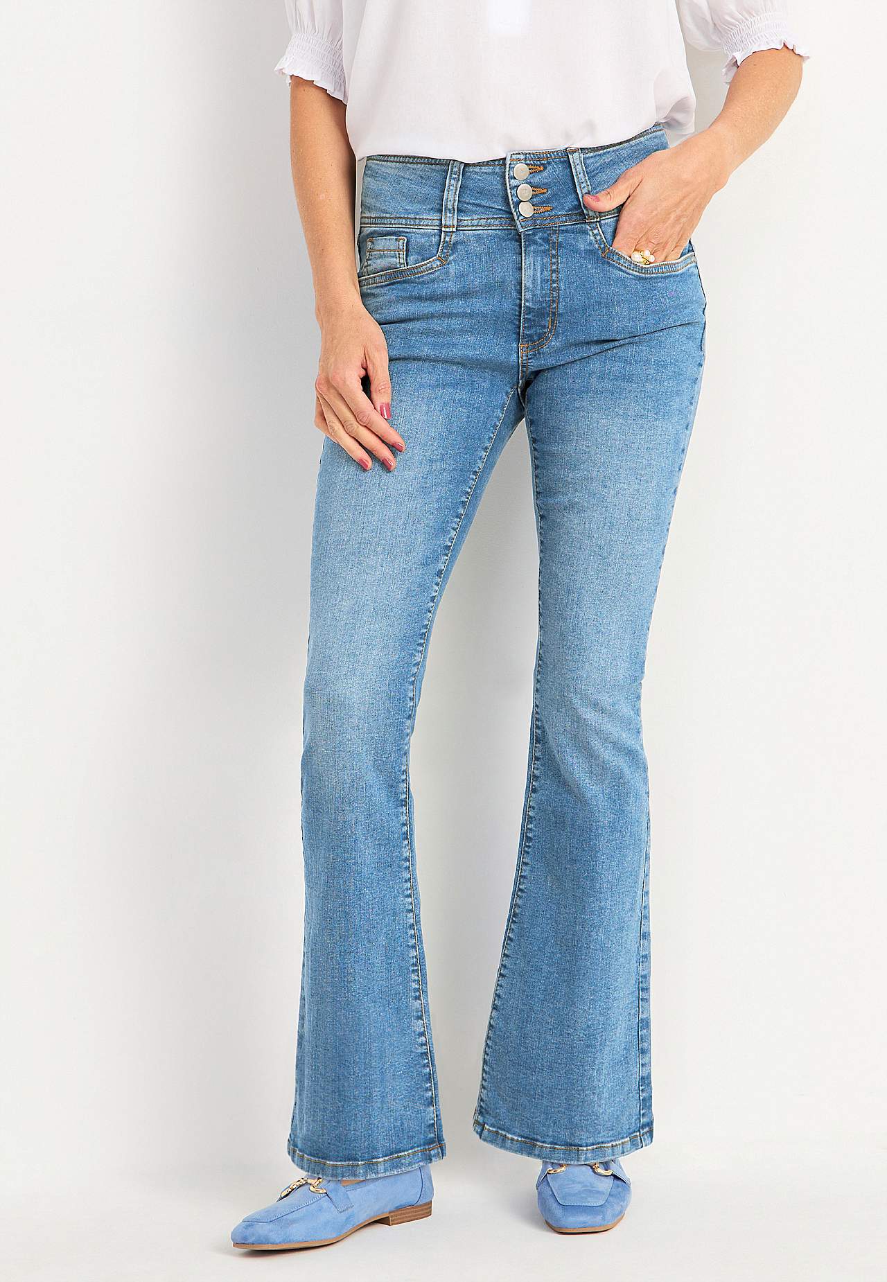 Jeansy bootcut z wysokim stanem