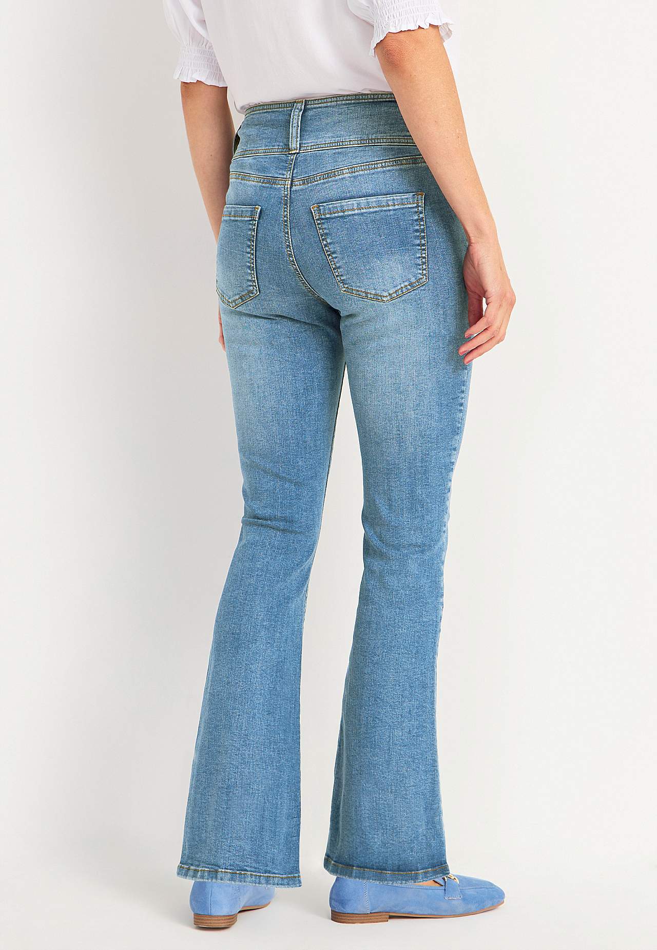 Jeansy bootcut z wysokim stanem