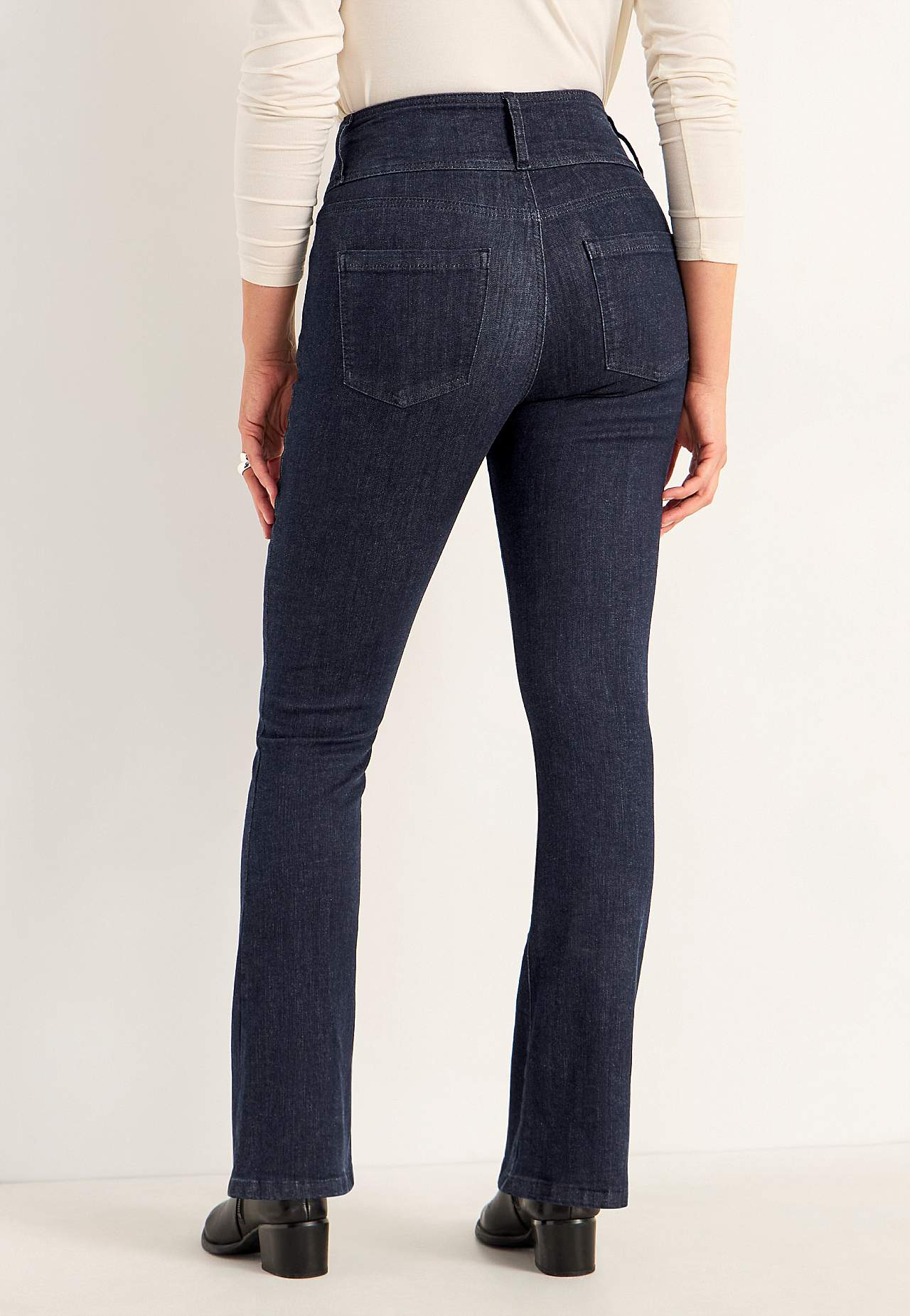 Jeansy bootcut z wysokim stanem