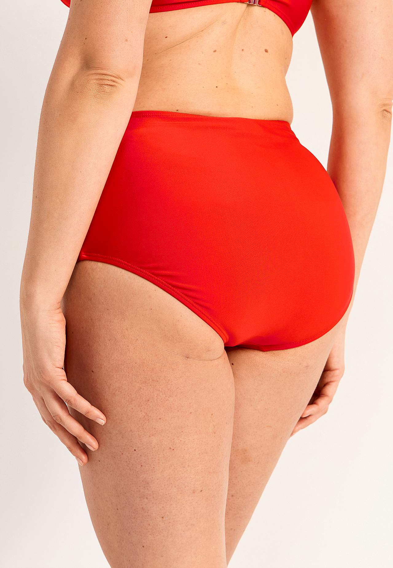 Jednokolorowy dół bikini z wysokim stanem Honolulu