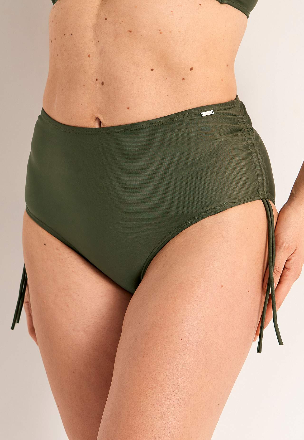 Marszczony dół bikini z wysokim stanem