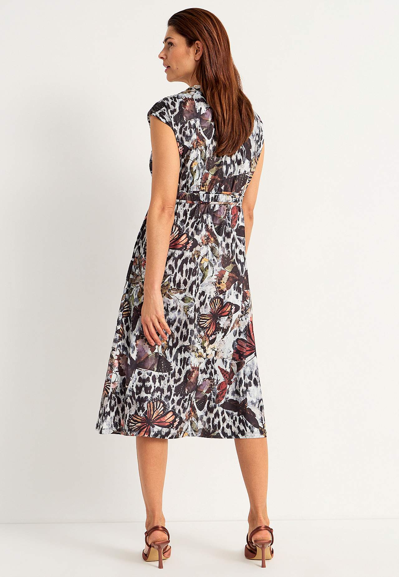 Sukienka bez rękawów