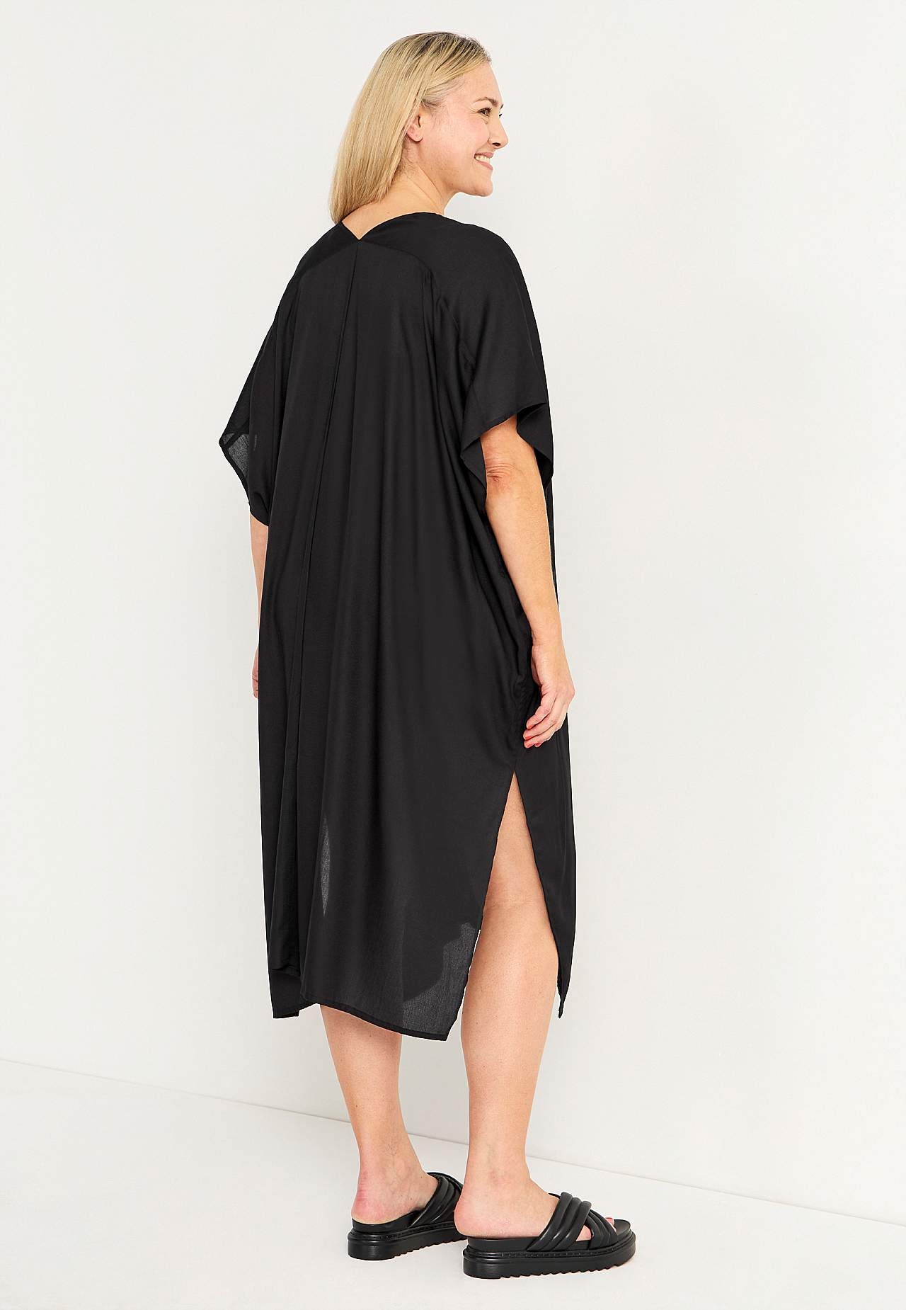 Kaftan na plażę z guzikami